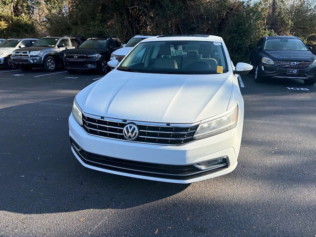 Used 2018 Volkswagen Passat 2.0T SE w/Technology Sedan