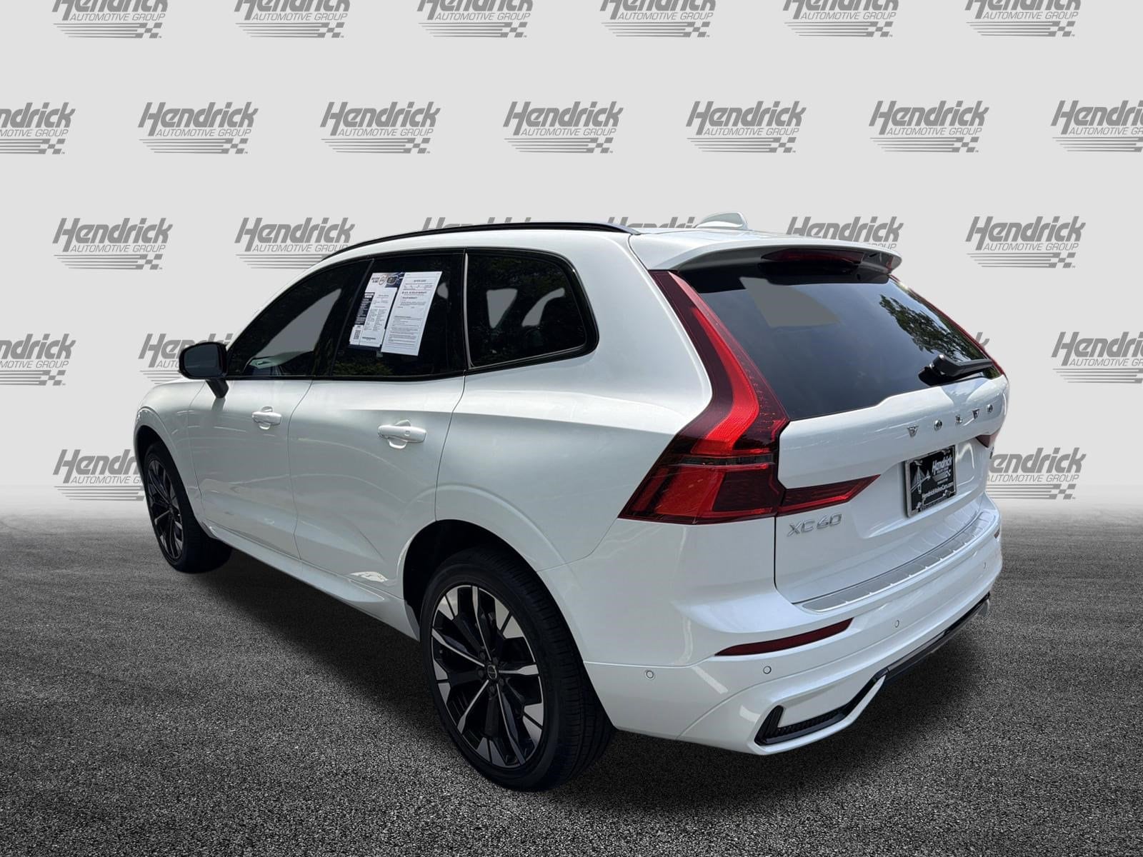 2026 Volvo XC60 Plus photo 3