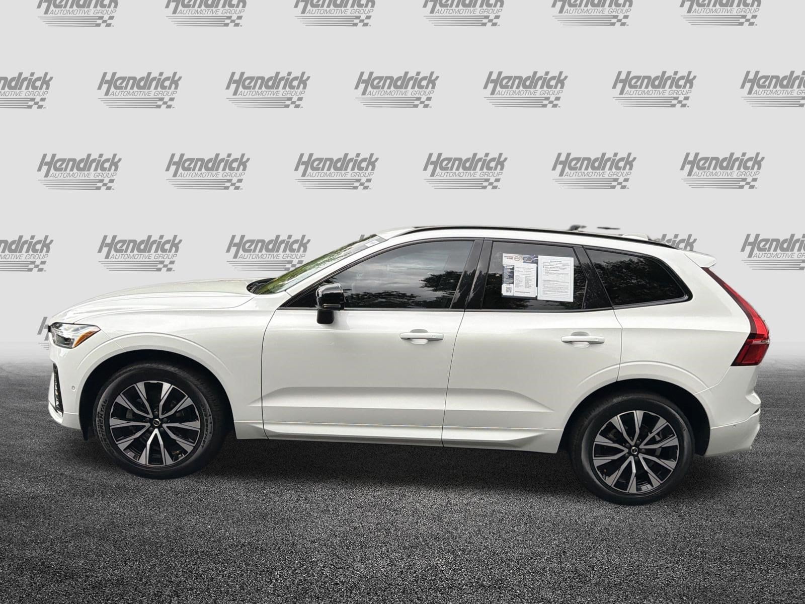 Volvo XC60 Plus Dark Theme