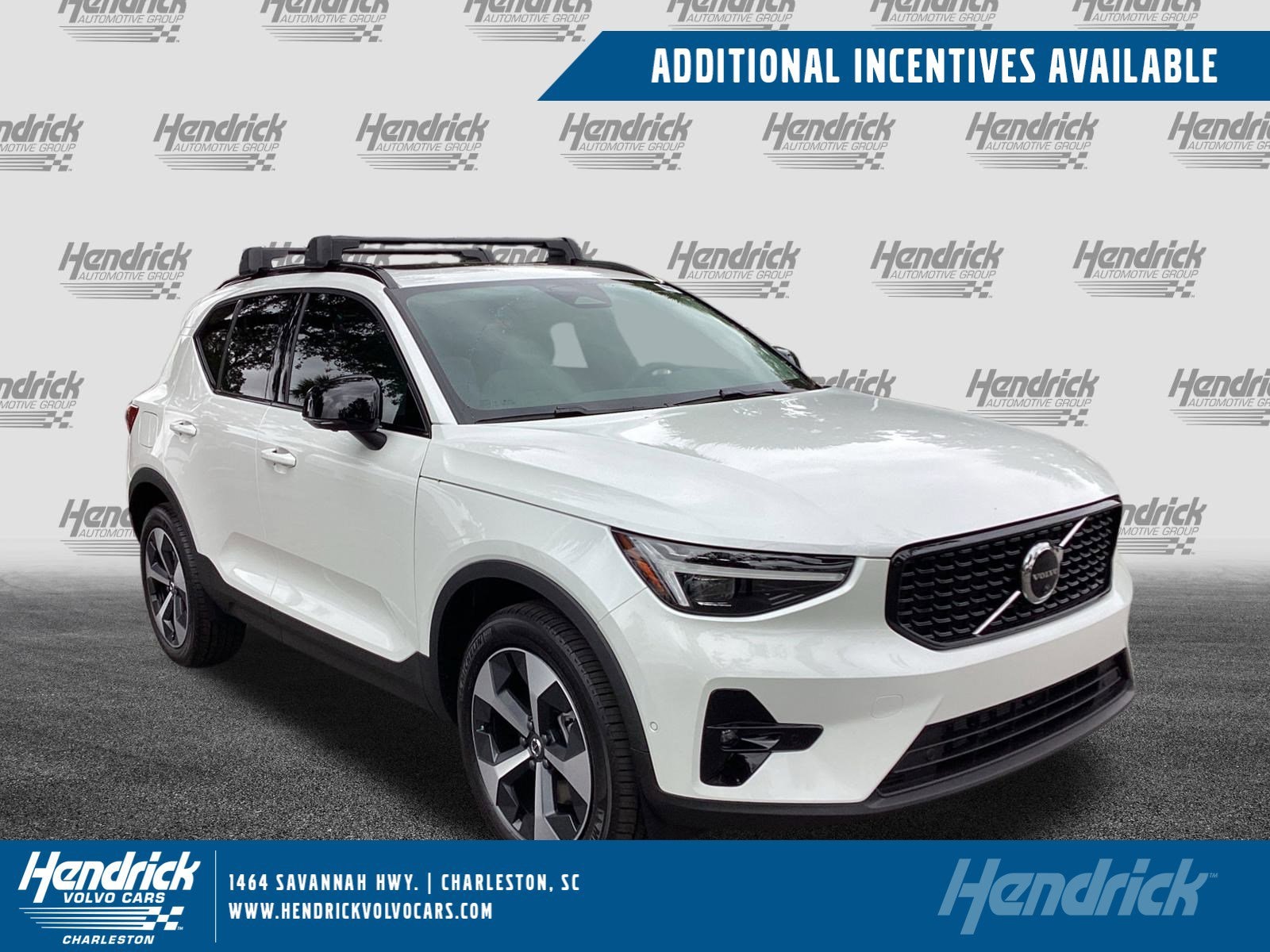 2026 Volvo XC40 B5 Plus Dark AWD's photo