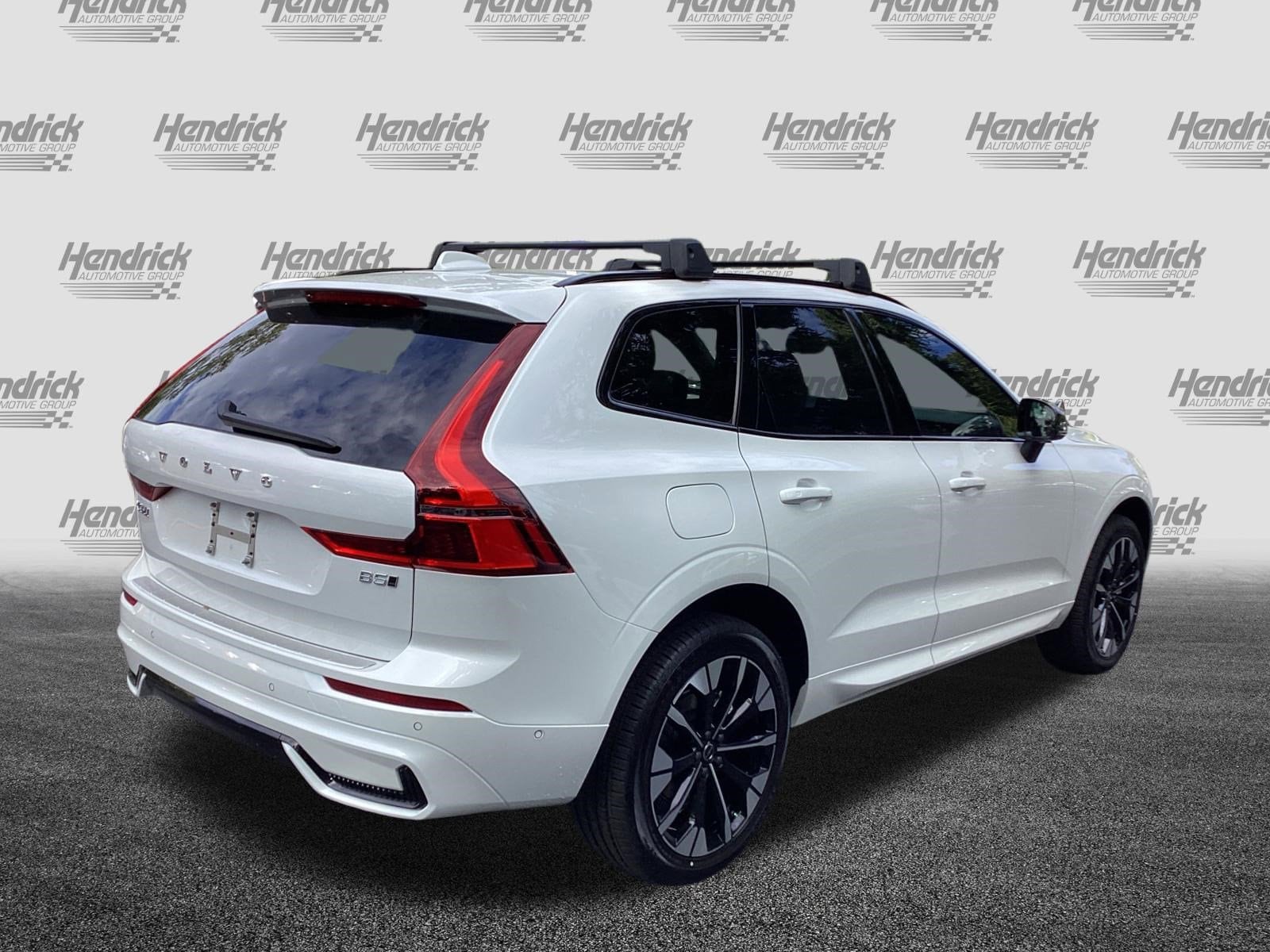 2026 Volvo XC60 Plus photo 3