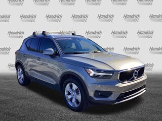 2022 Volvo XC40 Momentum SUV