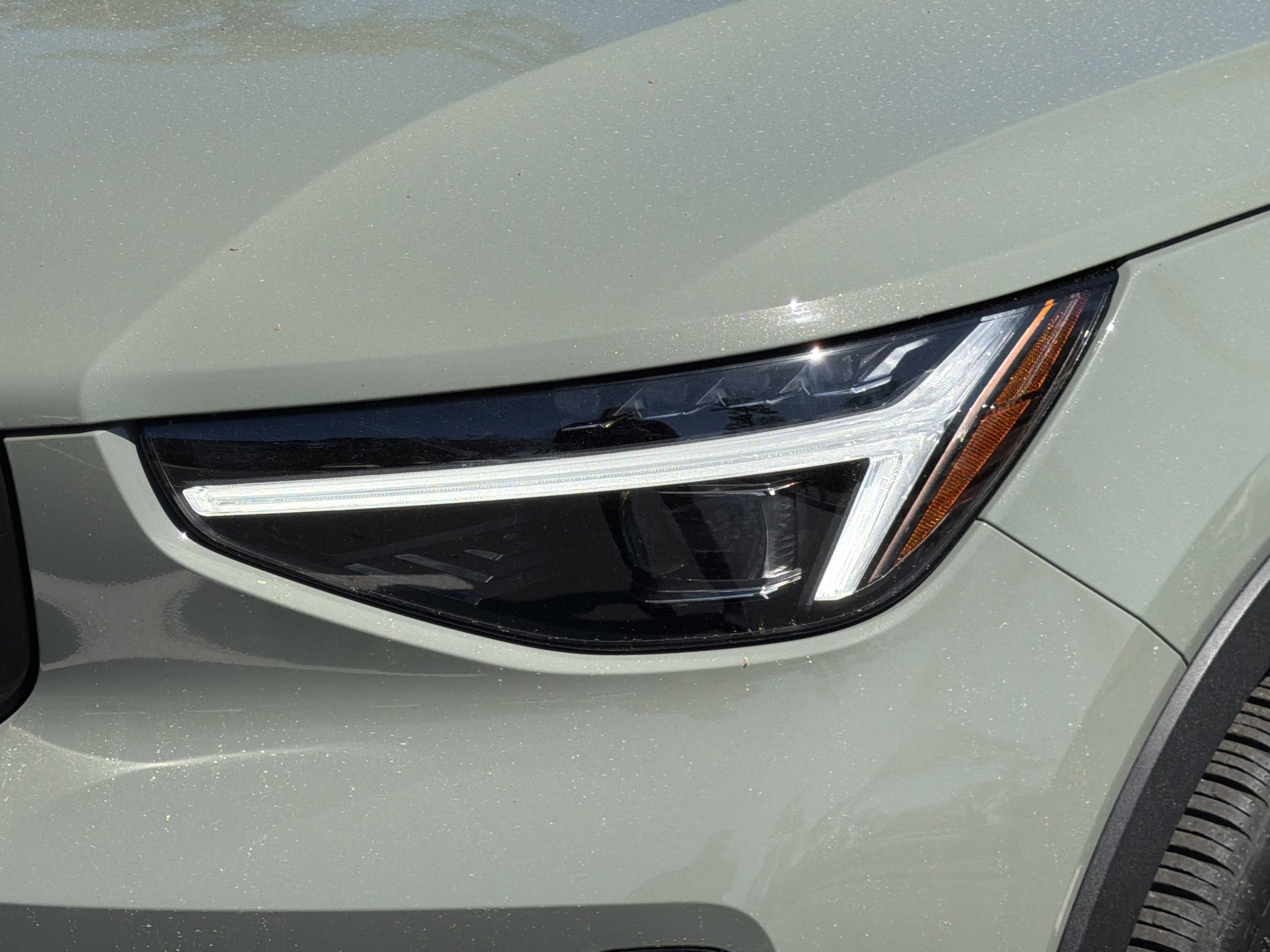 2025 Volvo XC40 Ultra Dark Theme photo 5