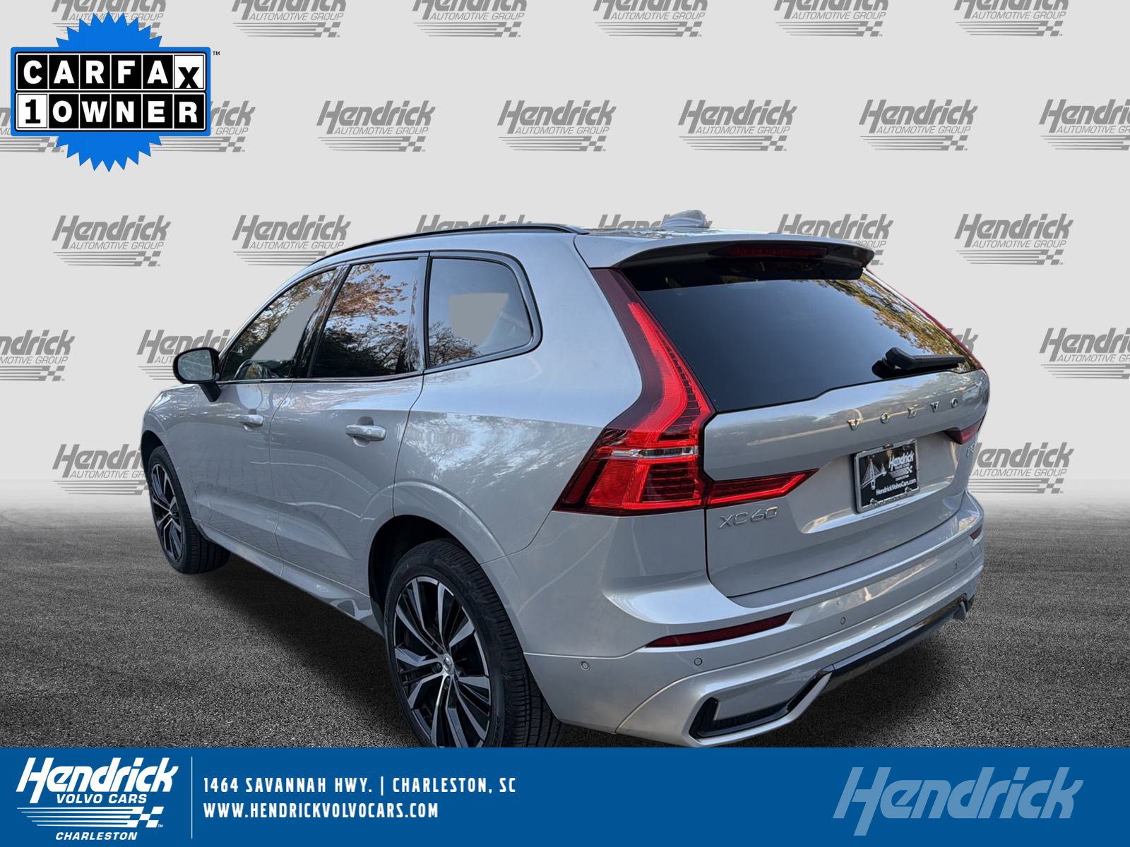 2025 Volvo XC60 Plus's photo