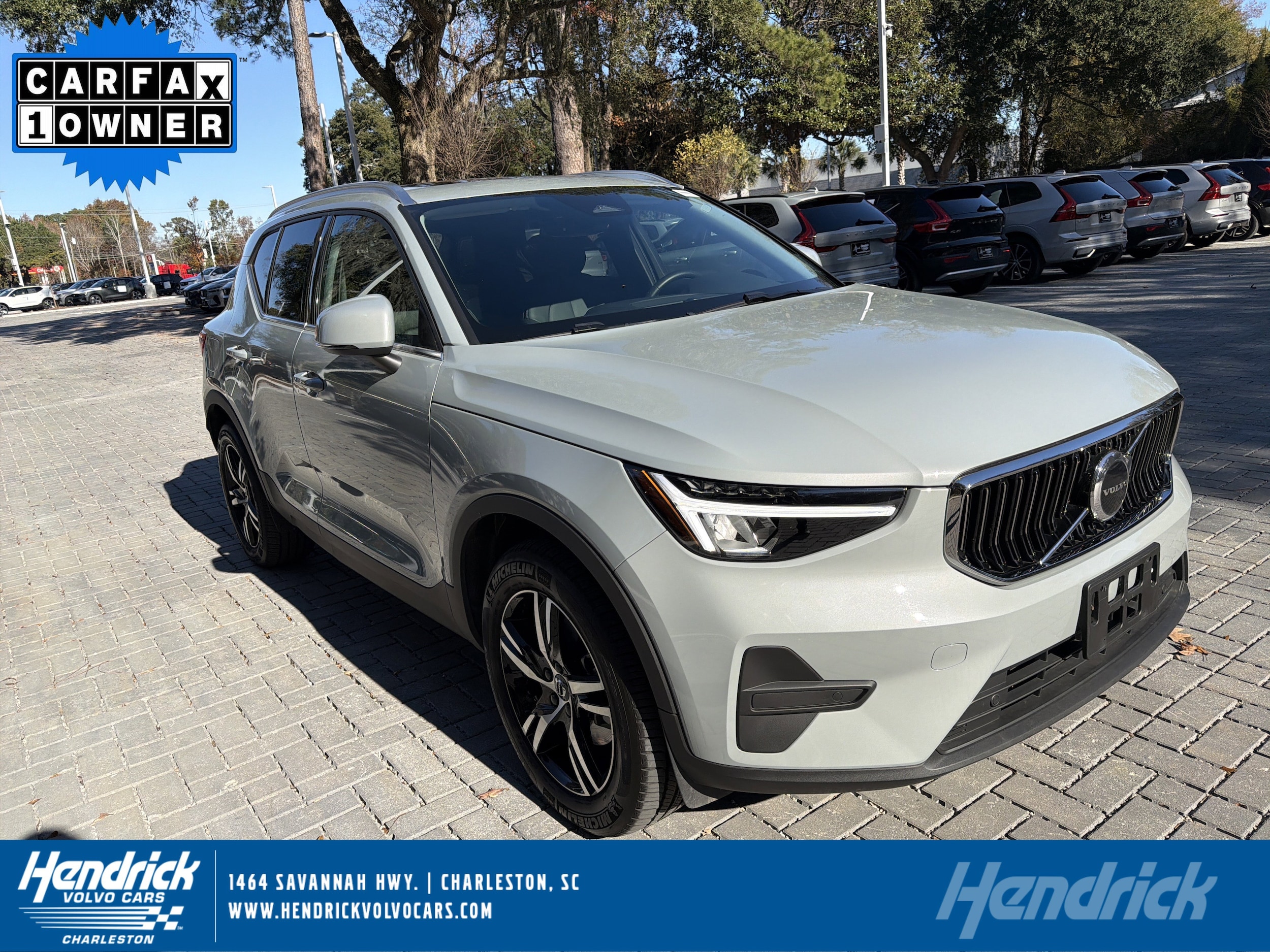 2025 Volvo XC40 Core's photo