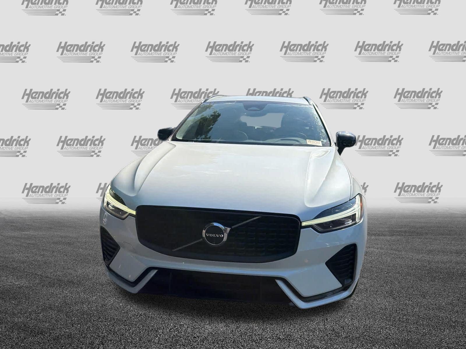 Volvo XC60 Plus Dark Theme