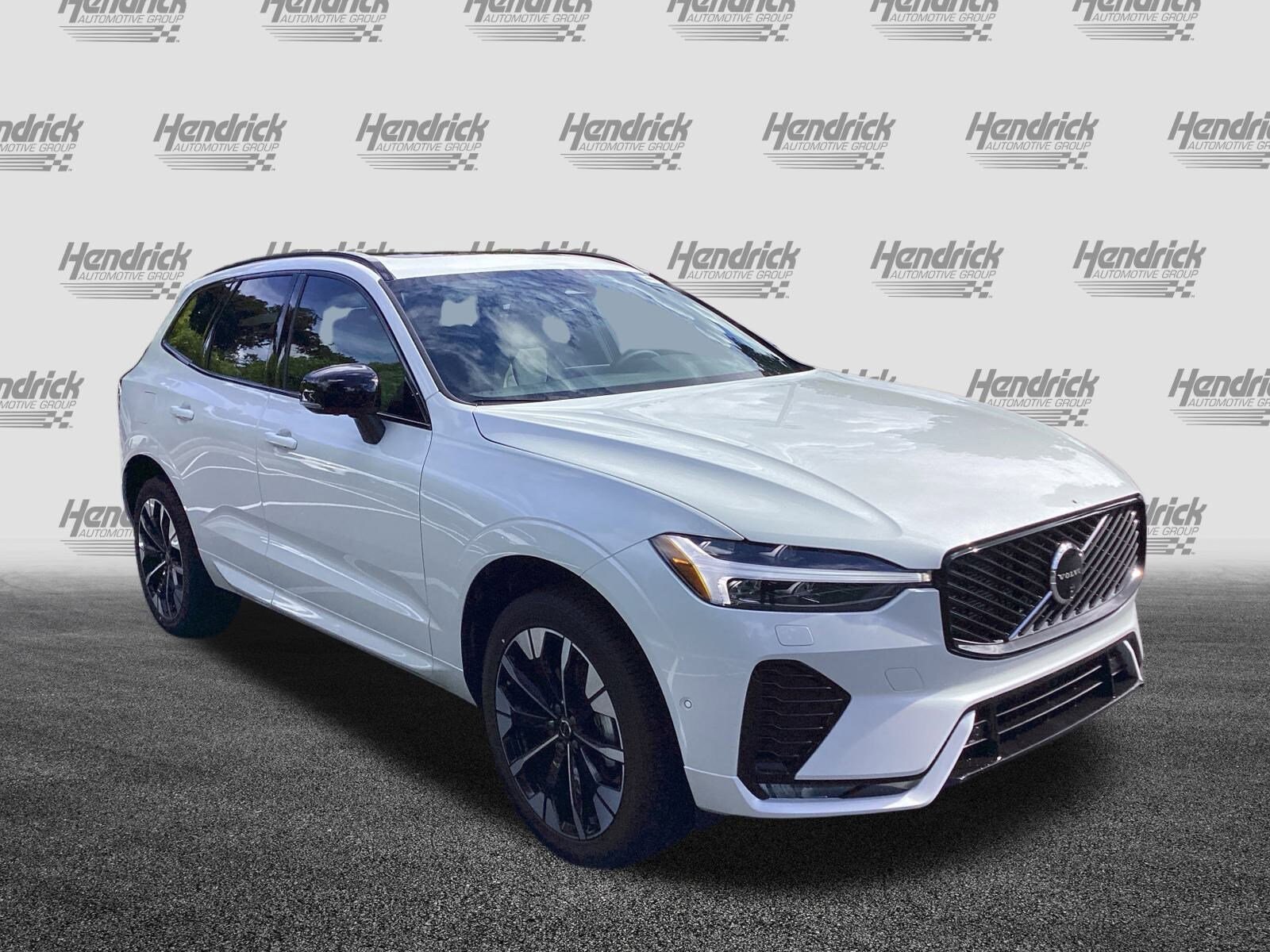 2026 Volvo XC60 B5 Plus photo 2