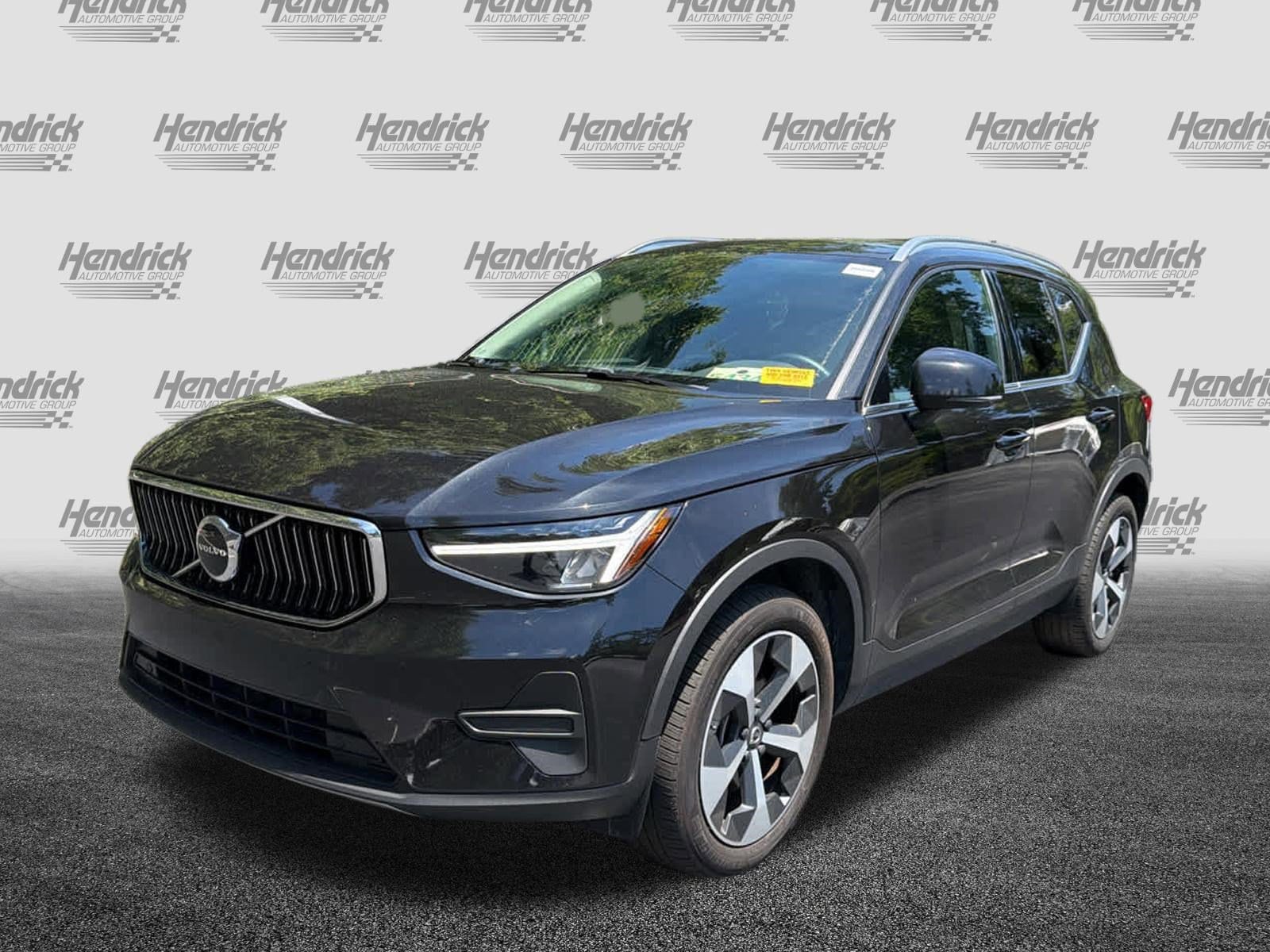 2025 Volvo XC40 Core Bright Theme photo 5