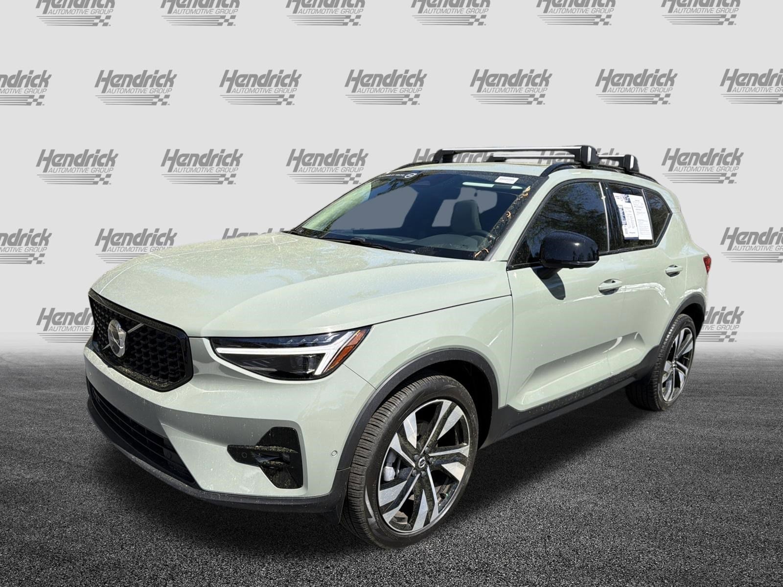 2025 Volvo XC40 Ultra Dark Theme photo 4