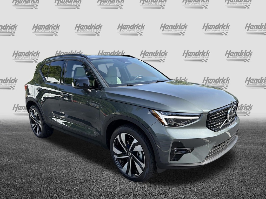 New 2026 Volvo XC40 B5 Plus SUV