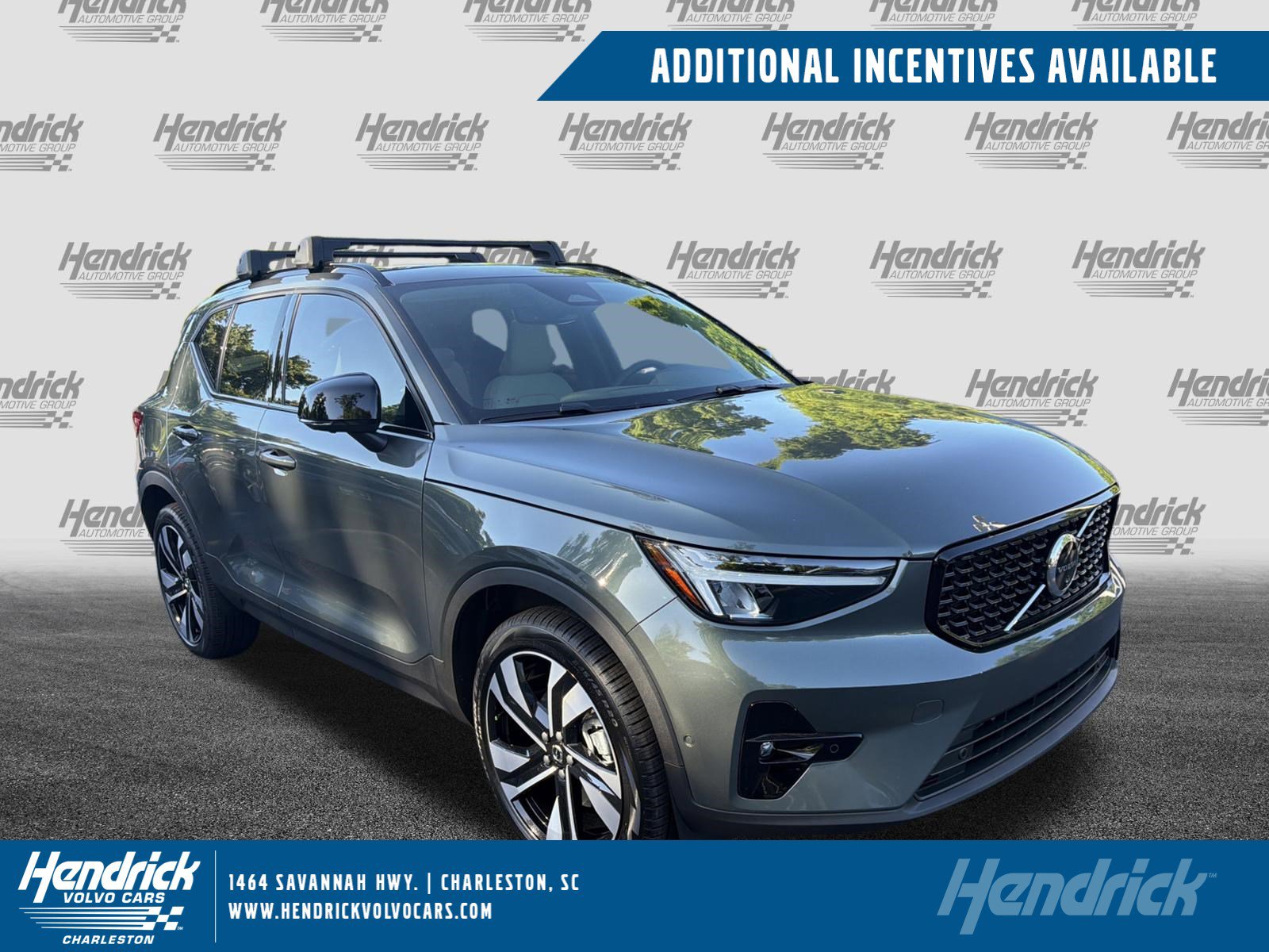 2026 Volvo XC40 B4 Plus Dark FWD's photo
