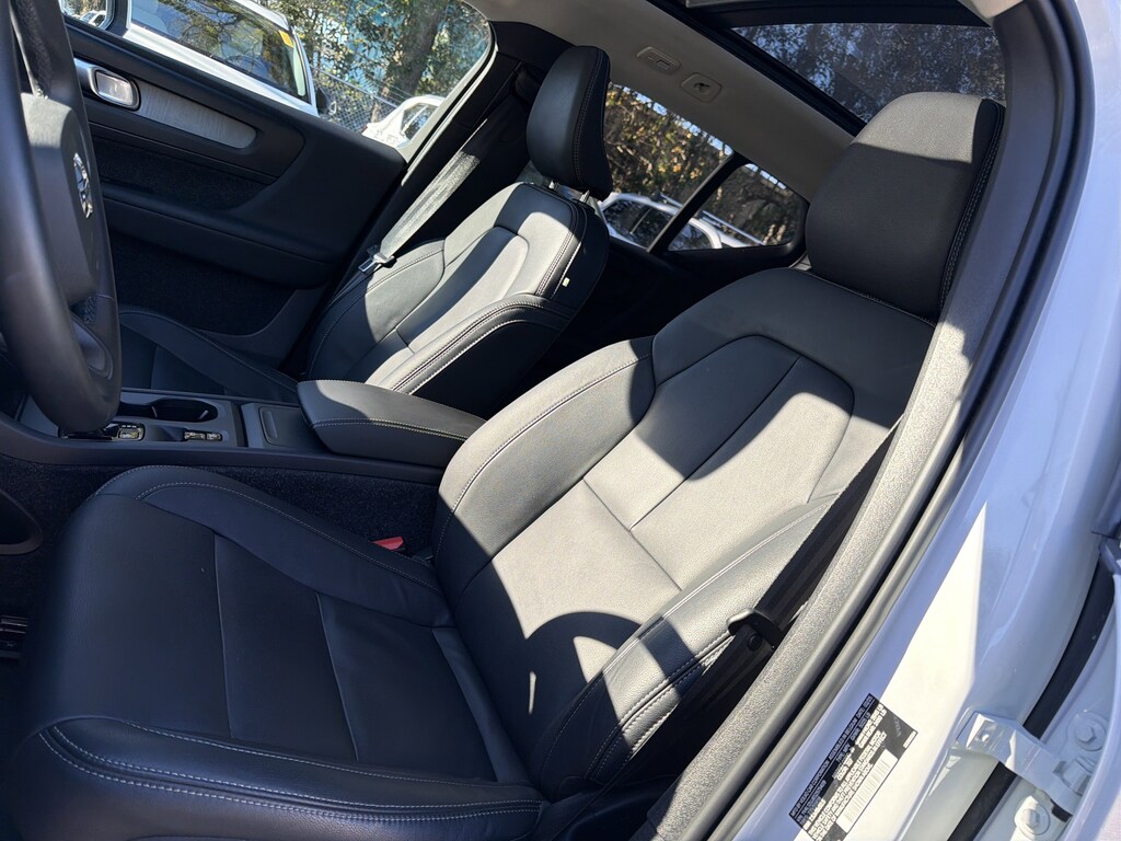 Certified 2025 Volvo XC40 Core Bright Theme SUV