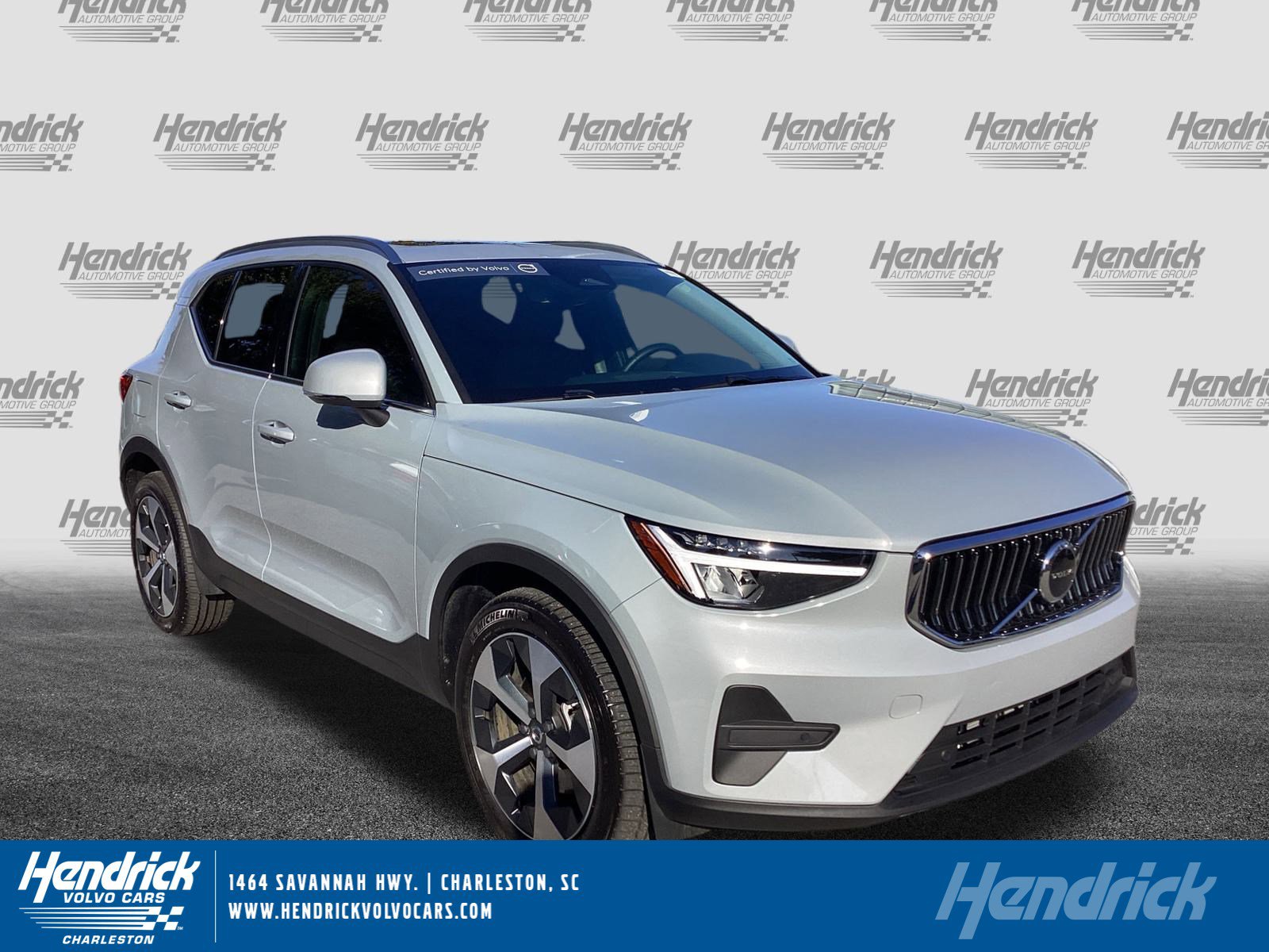 2025 Volvo XC40 Core's photo