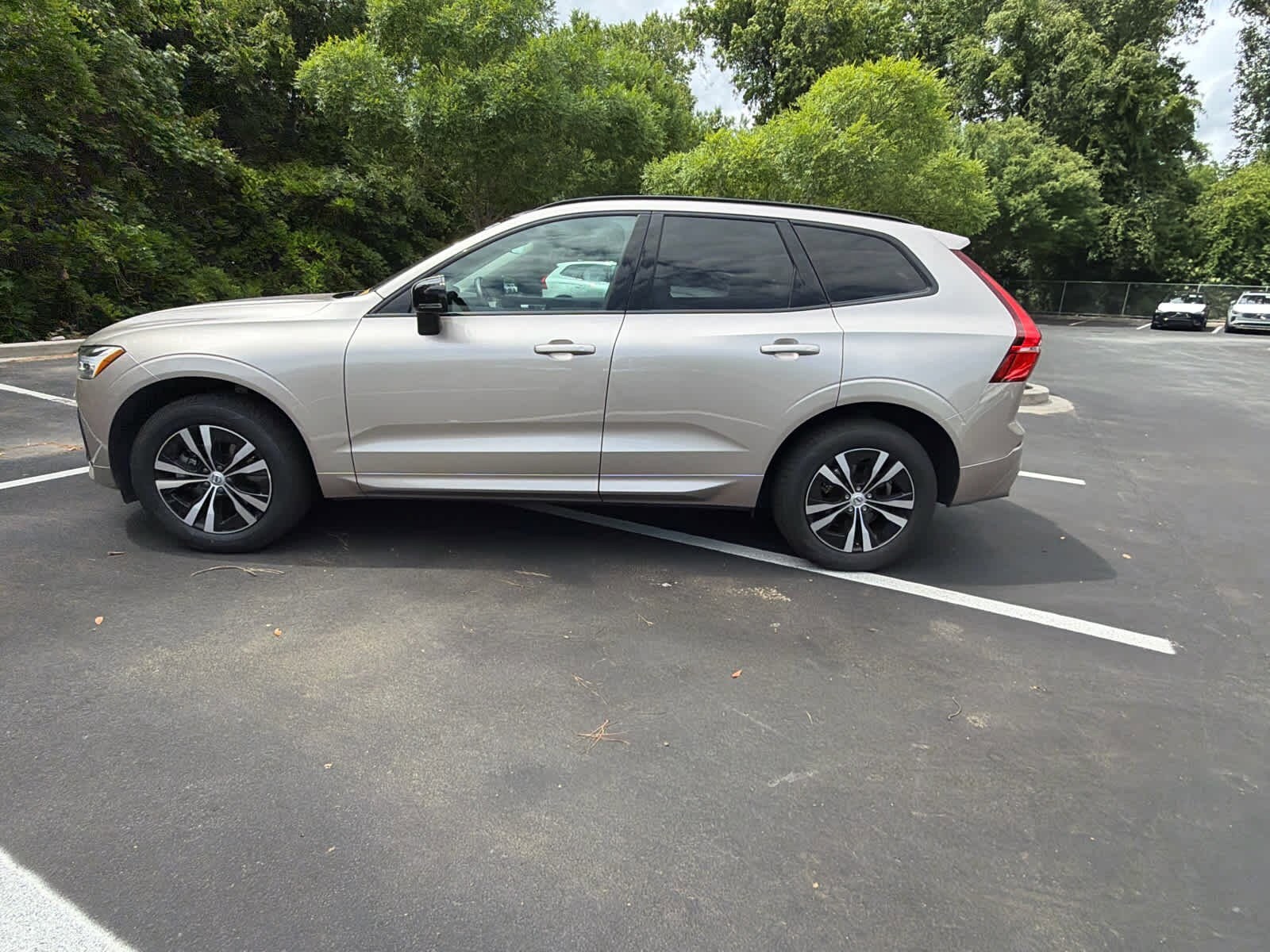 2025 Volvo XC60 Core photo 3
