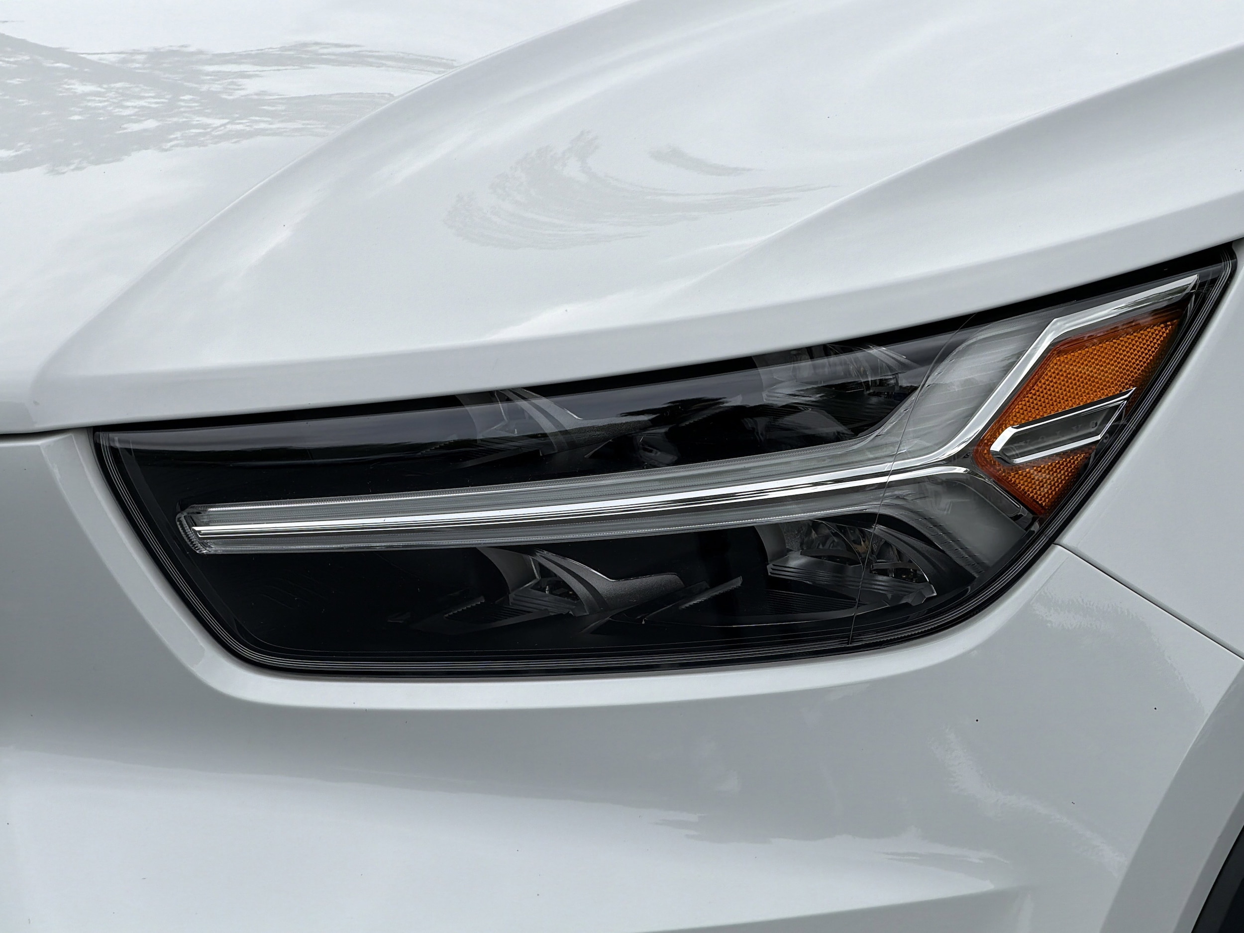 2020 Volvo XC40 Momentum photo 4