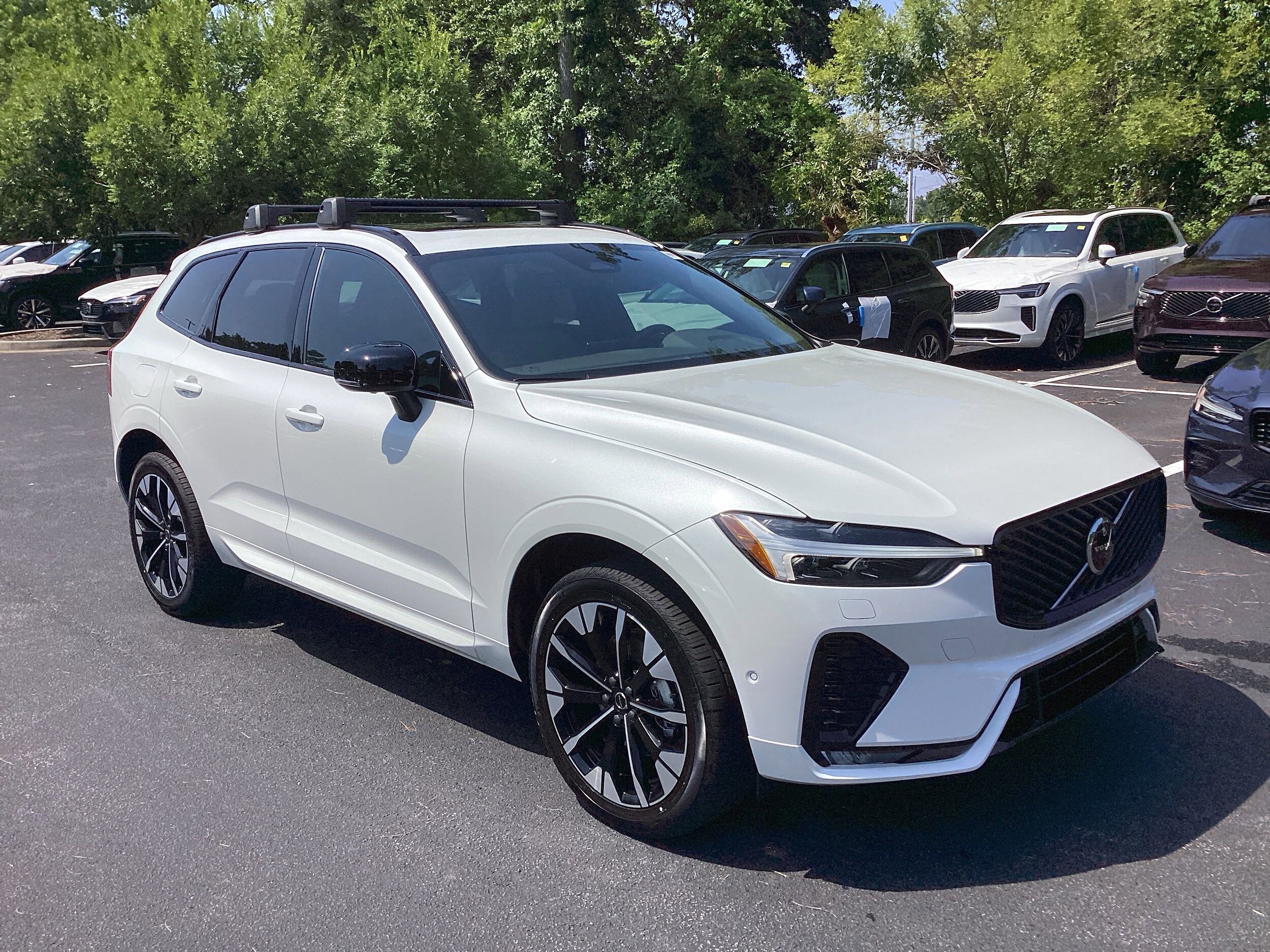 2026 Volvo XC60 B5 Plus photo 2