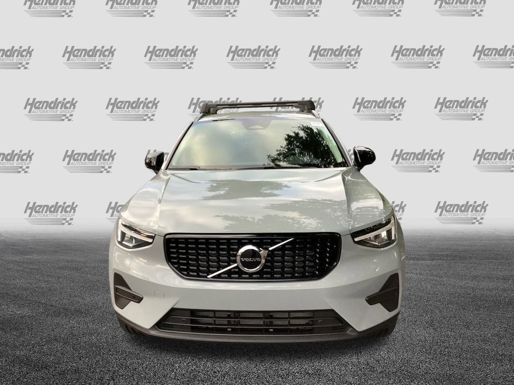 New 2026 Volvo XC40 B4 Core SUV