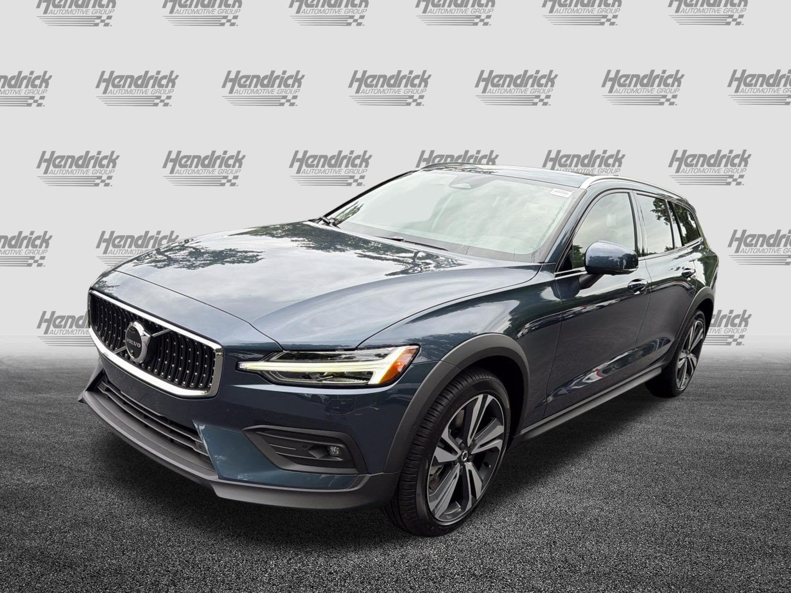 Volvo V60 Cross Country B5 Plus