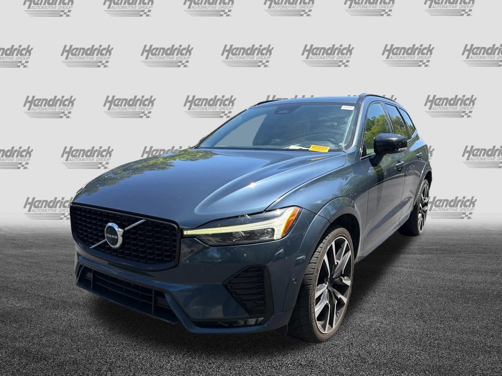 2023 Volvo XC60 Ultimate Dark Theme photo 4
