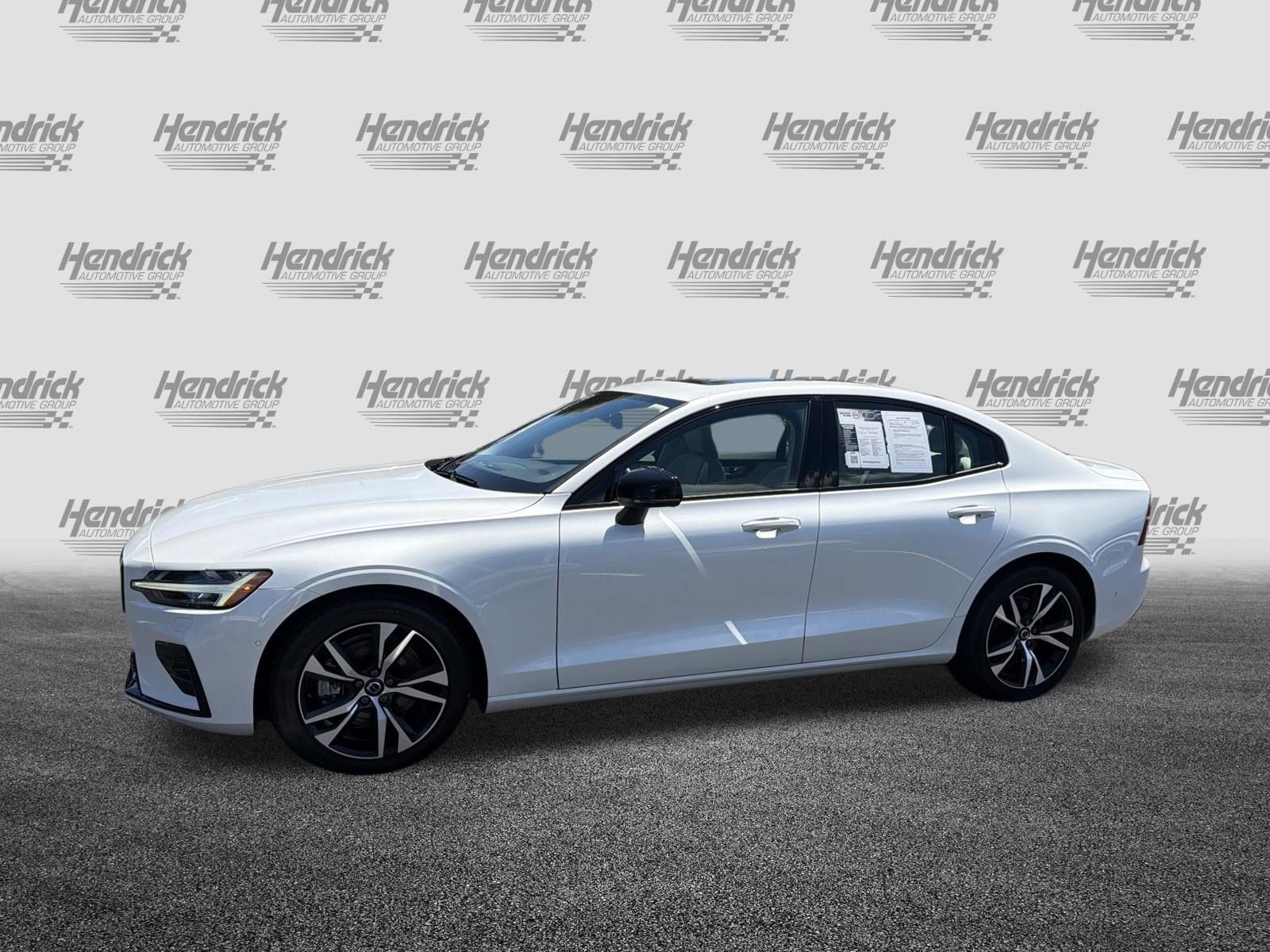 Volvo S60 Plus Dark Theme