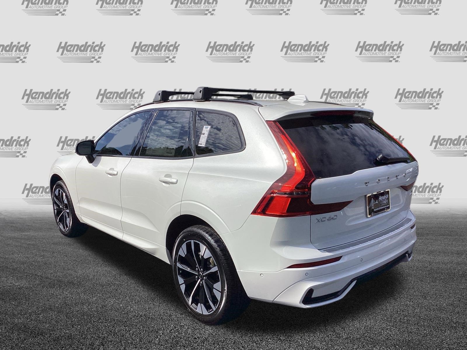 2026 Volvo XC60 Plus photo 5