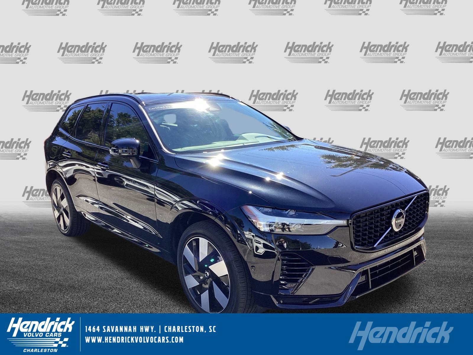 2025 Volvo XC60 Plus's photo