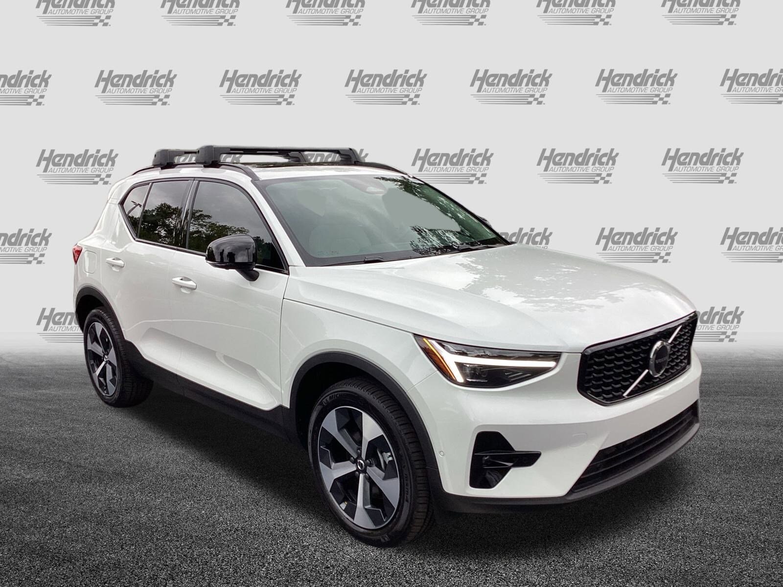2026 Volvo XC40 Plus photo 2