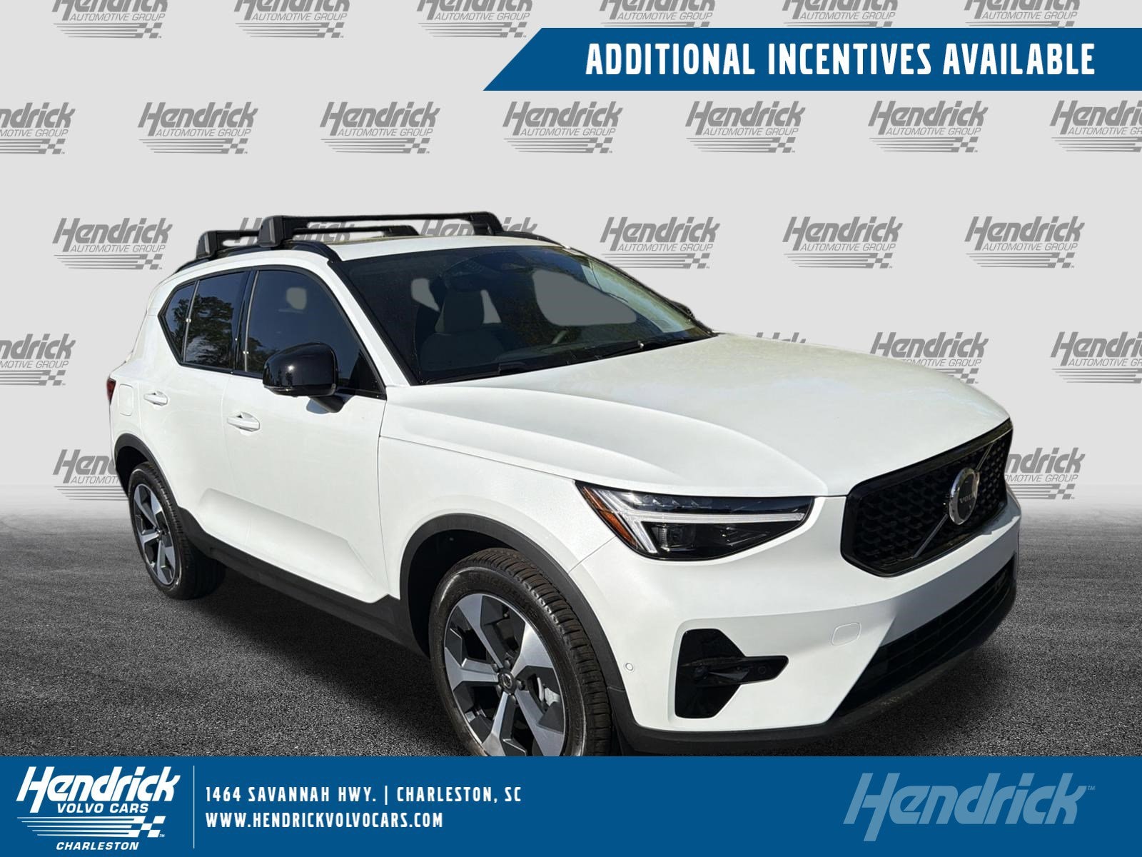 2026 Volvo XC40 B5 Plus Dark AWD's photo