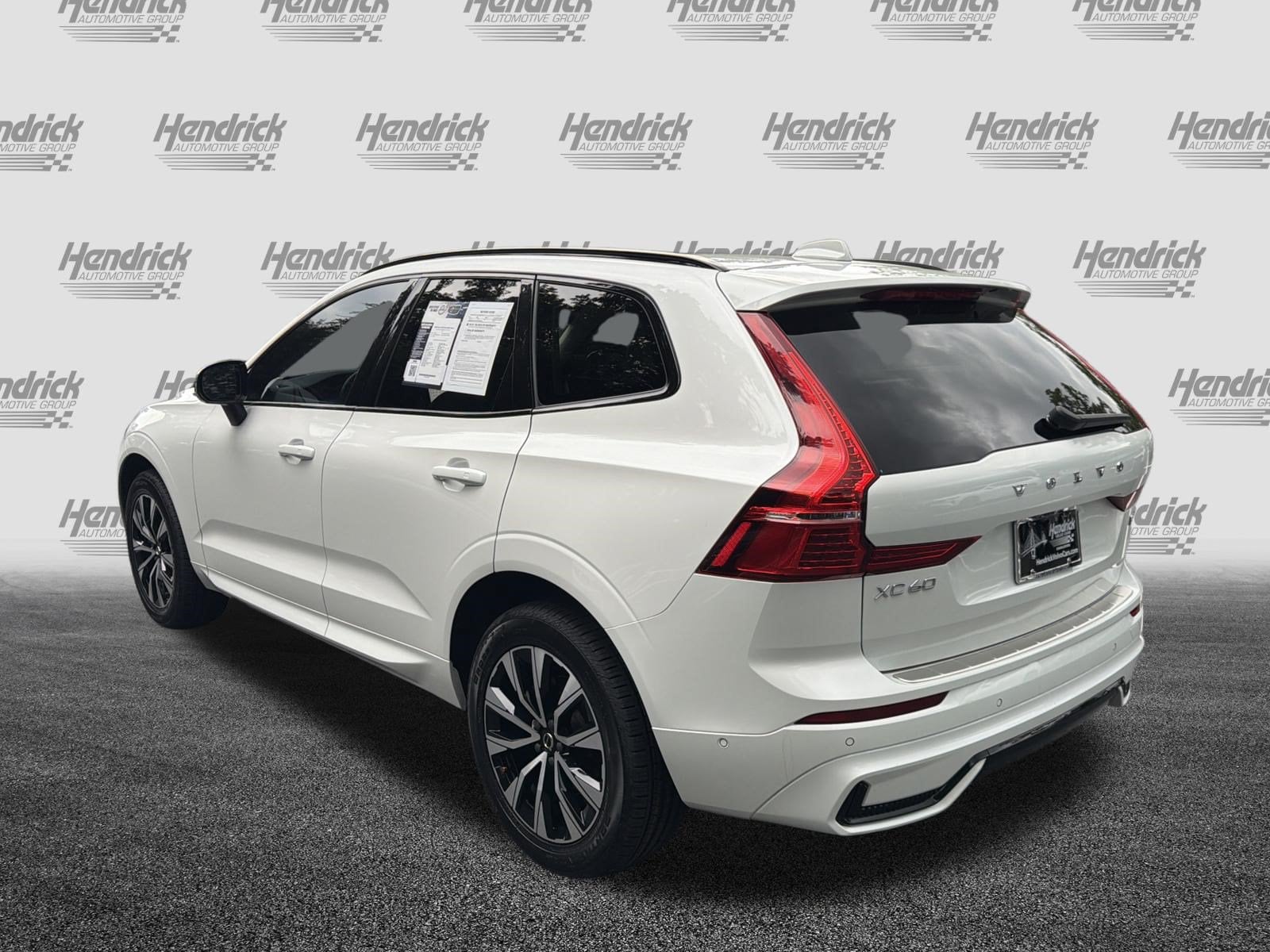 Volvo XC60 Plus Dark Theme