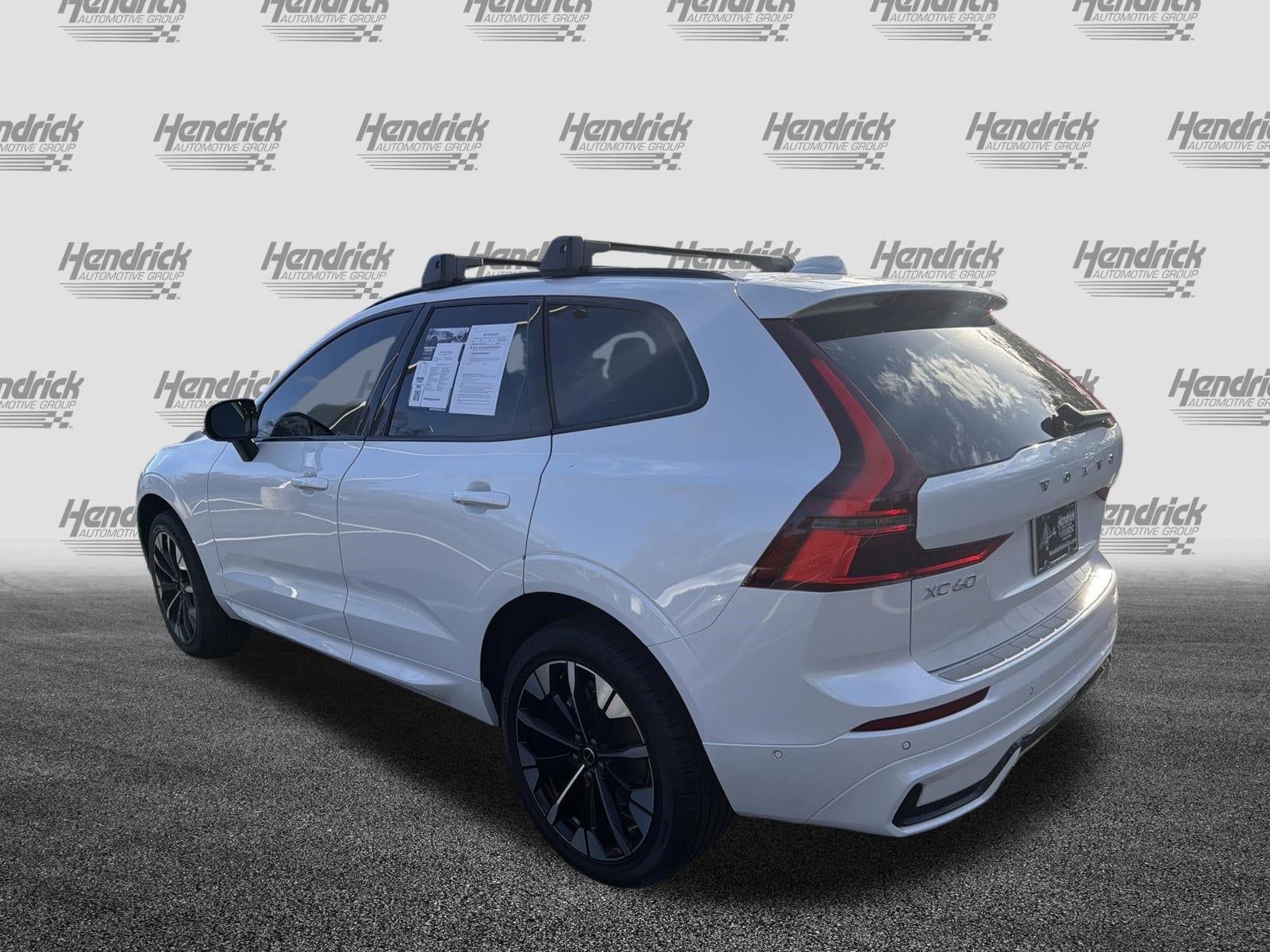 2026 Volvo XC60 Plus photo 3