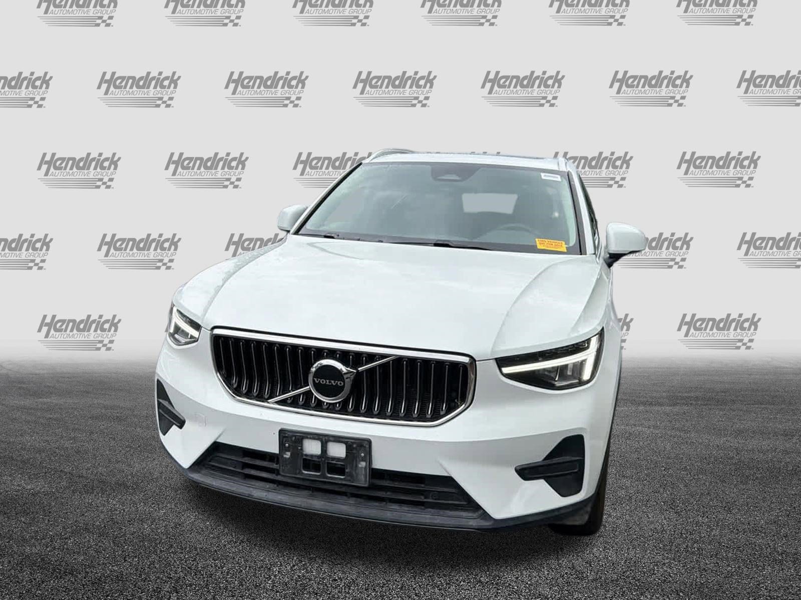 2025 Volvo XC40 Core Bright Theme photo 5