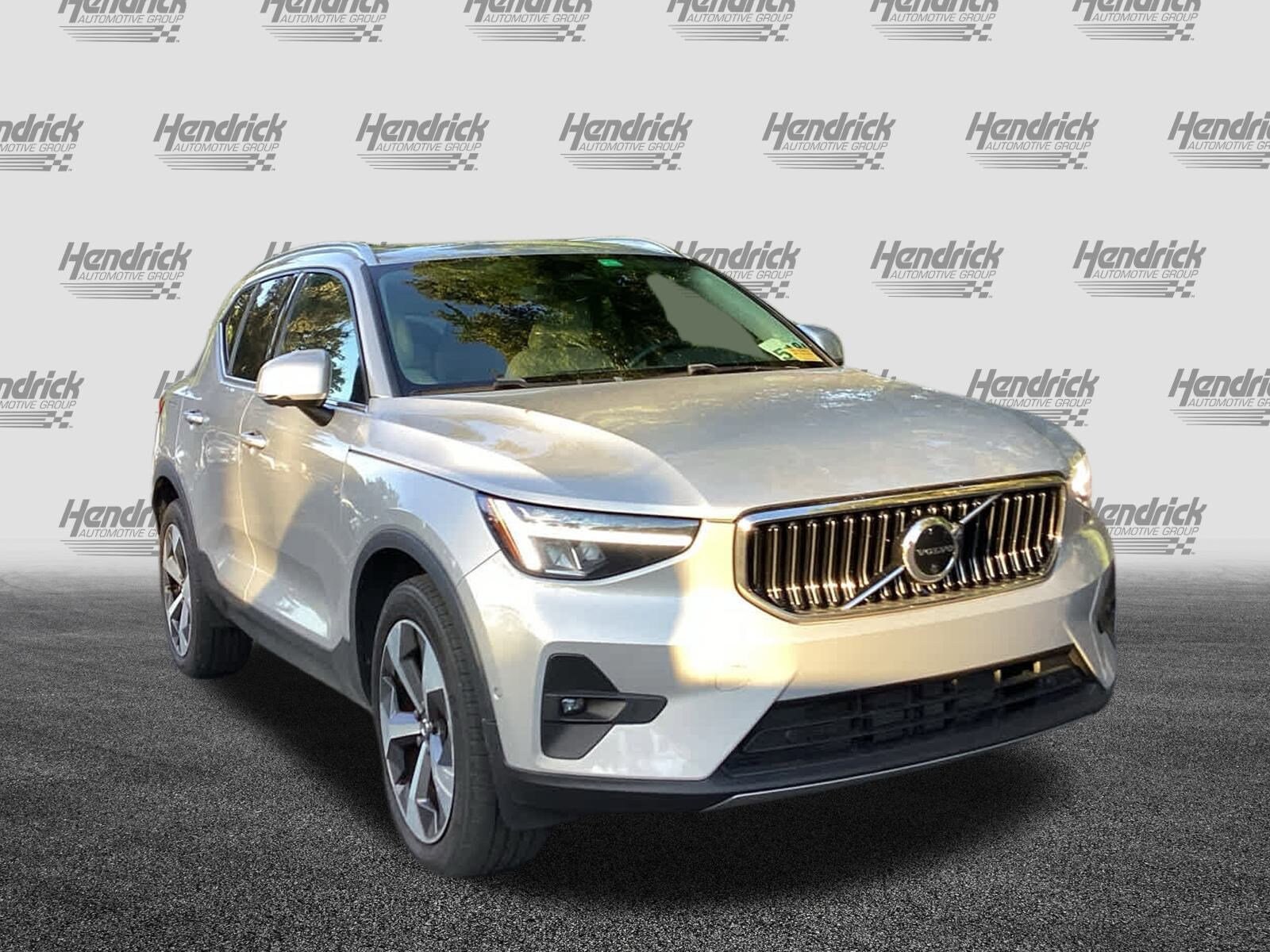 2023 Volvo XC40 Plus photo 3