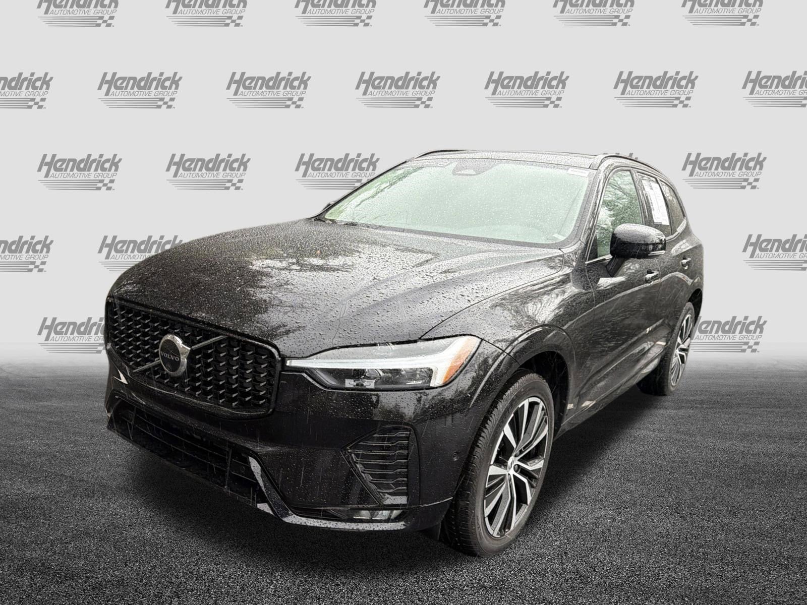 2023 Volvo XC60 Plus Dark Theme photo 4