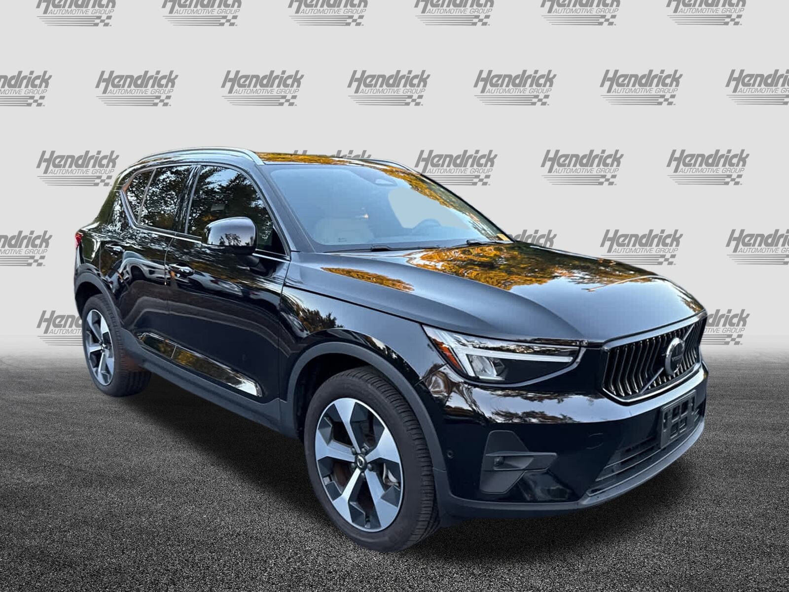 2024 Volvo XC40 Plus photo 3