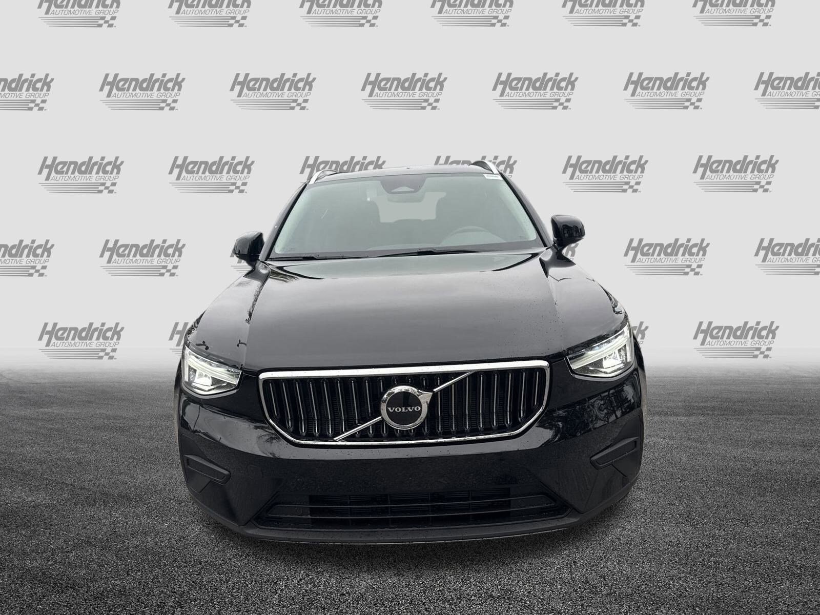 2025 Volvo XC40 Core photo 3