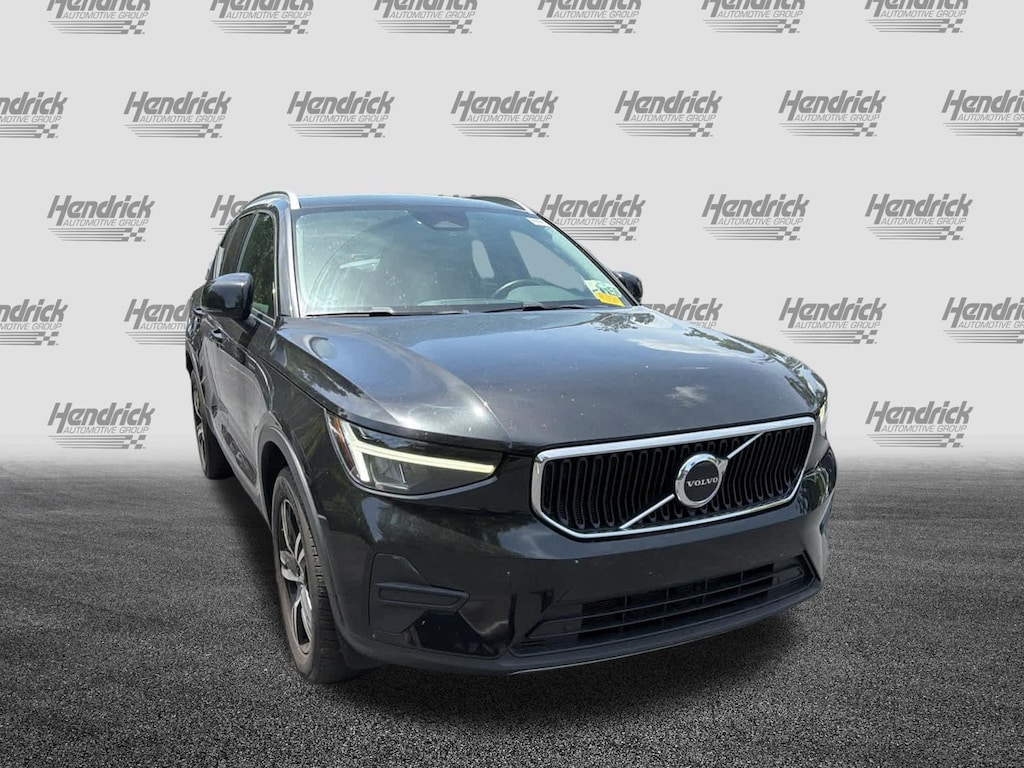Used 2023 Volvo XC40 Core SUV