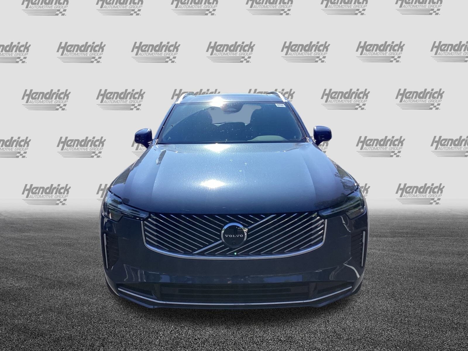 2026 Volvo XC90 B5 Plus photo 3