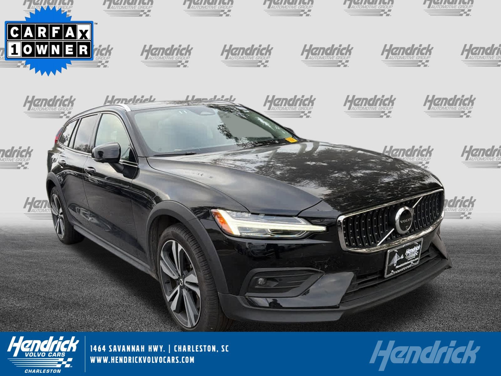 2025 Volvo V60 Cross Country Plus's photo