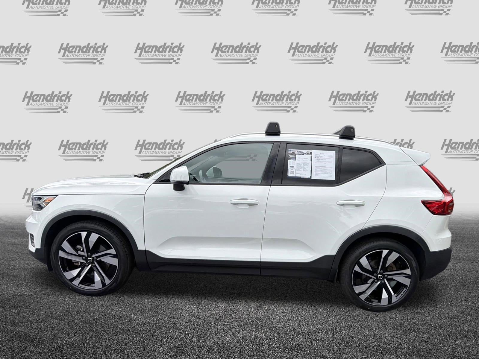 2020 Volvo XC40 Momentum photo 3