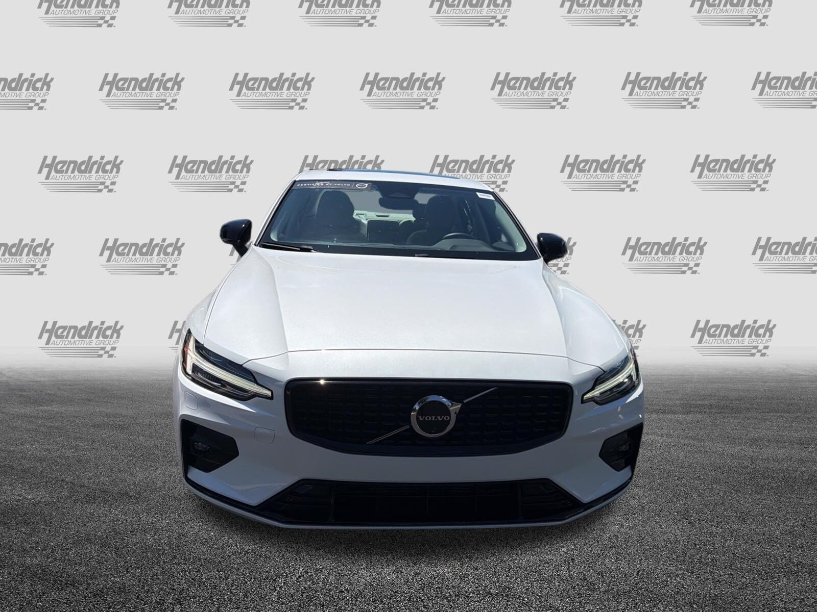 Volvo S60 Plus Dark Theme