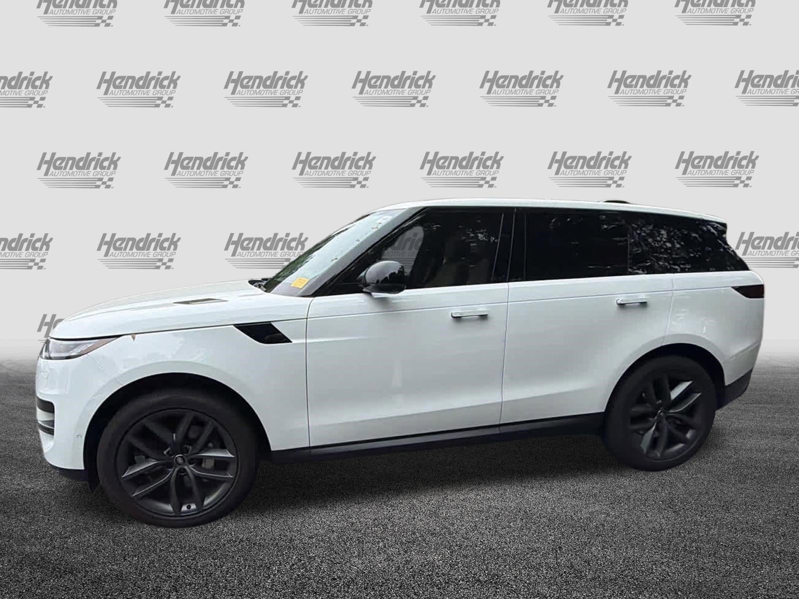 2025 Land Rover Range Rover Sport SE photo 3