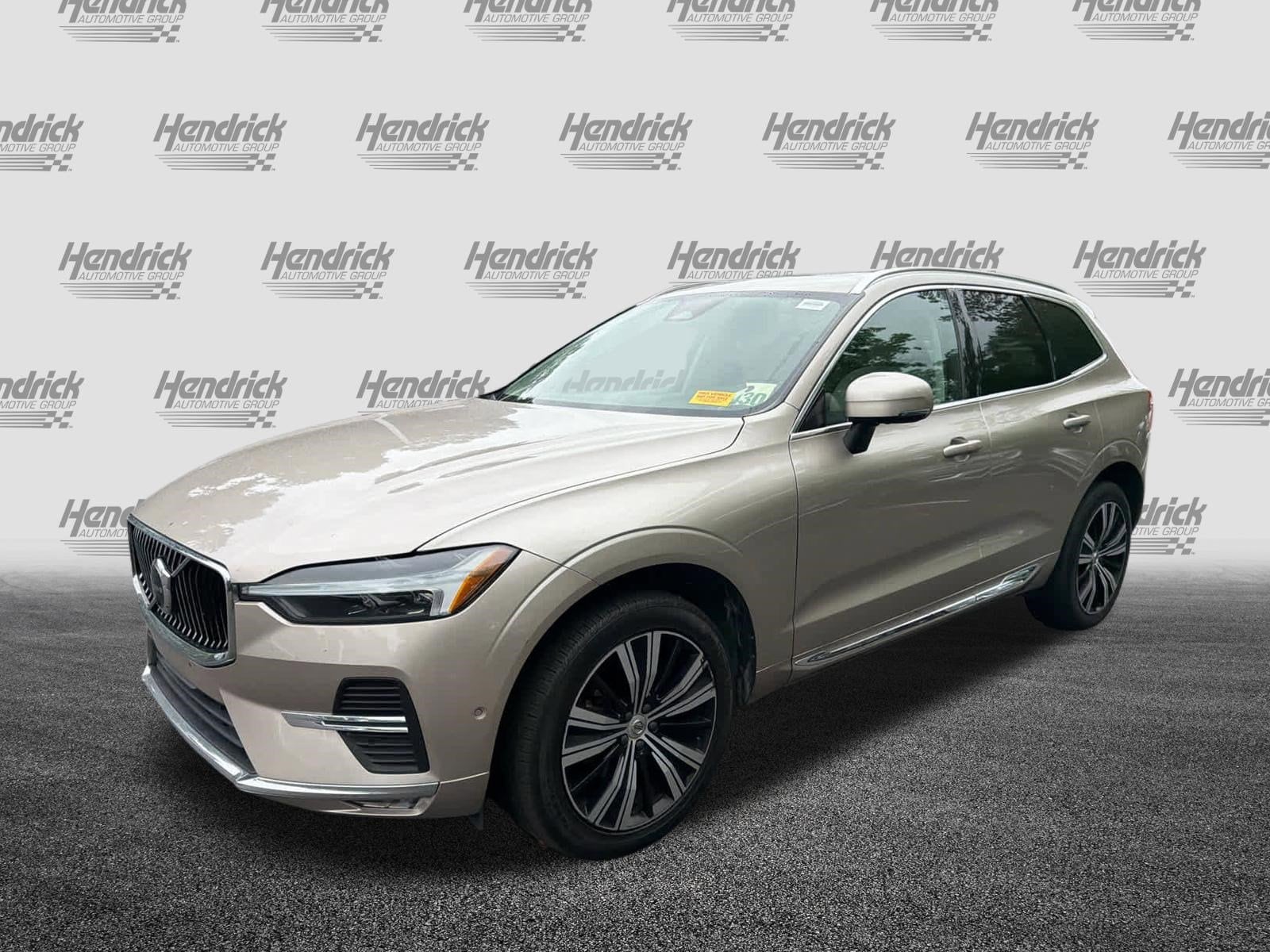 2023 Volvo XC60 Plus Bright Theme photo 6