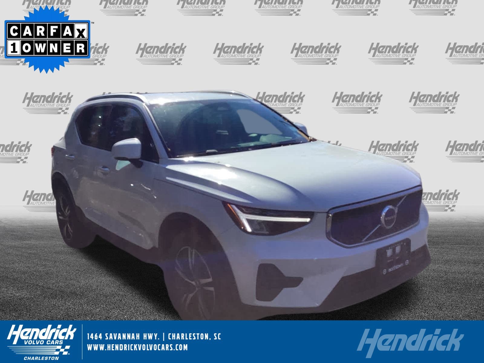2023 Volvo XC40 Core's photo