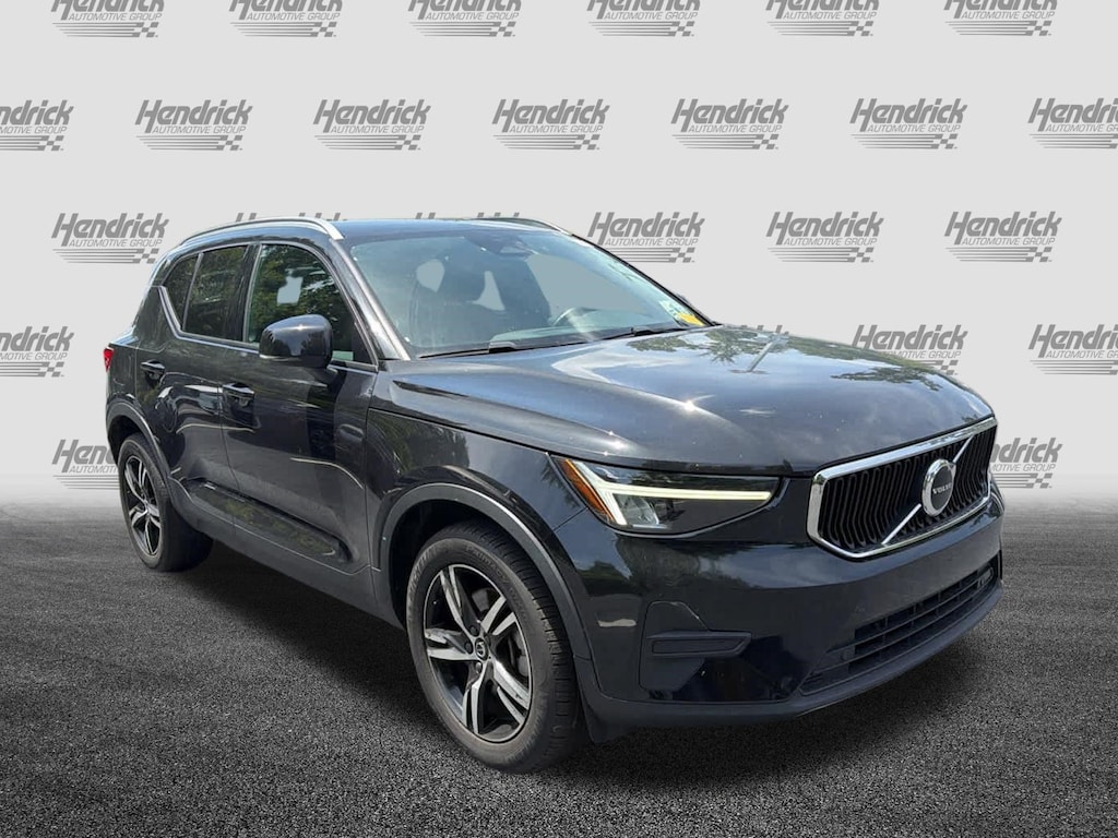 Used 2023 Volvo XC40 Core SUV