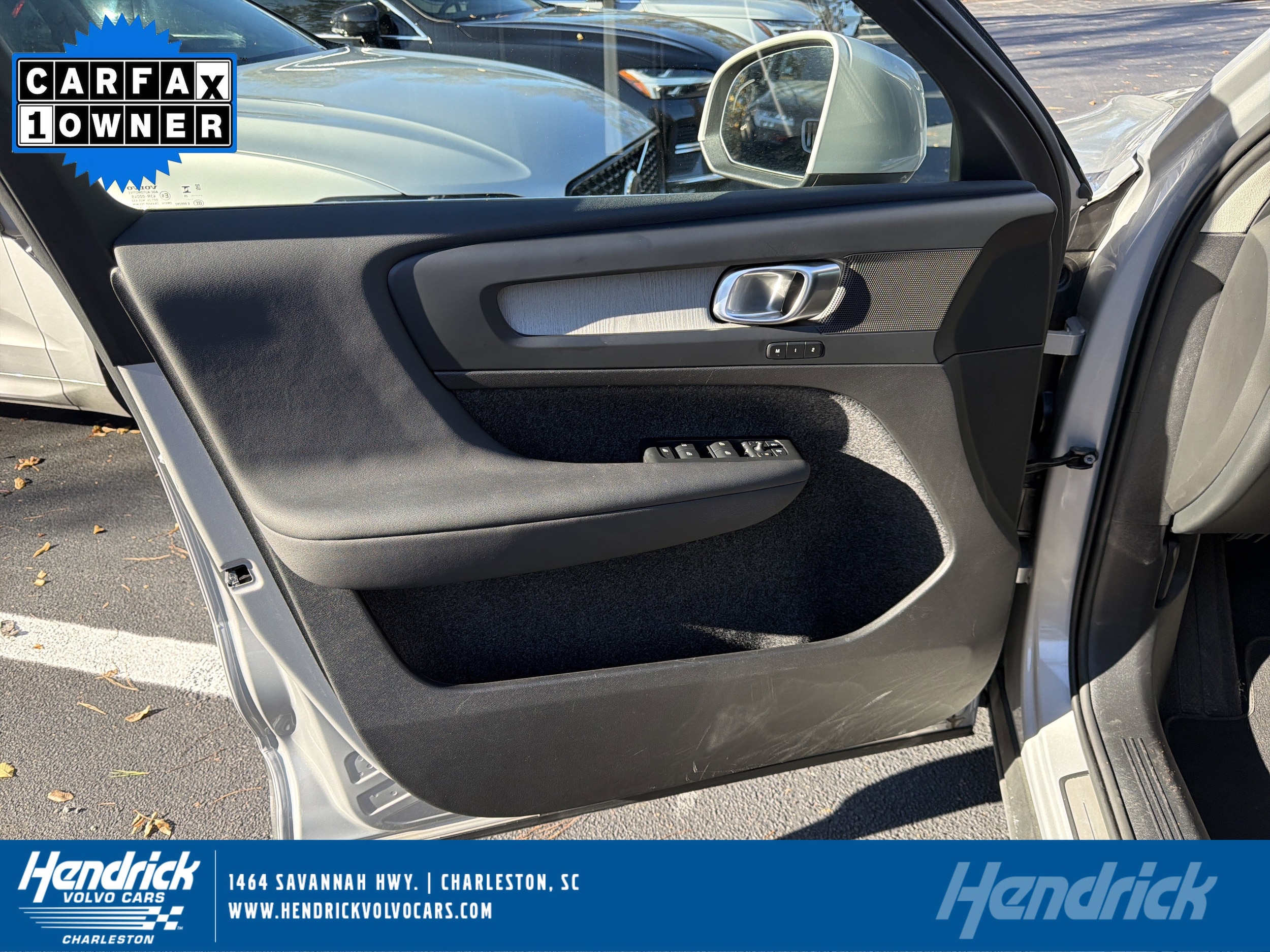 2025 Volvo XC40 Core