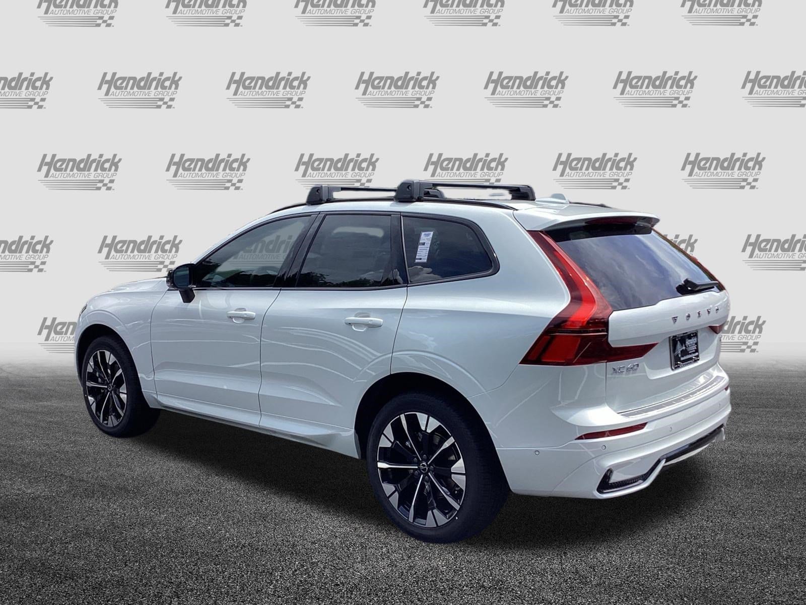 2026 Volvo XC60 Plus photo 5