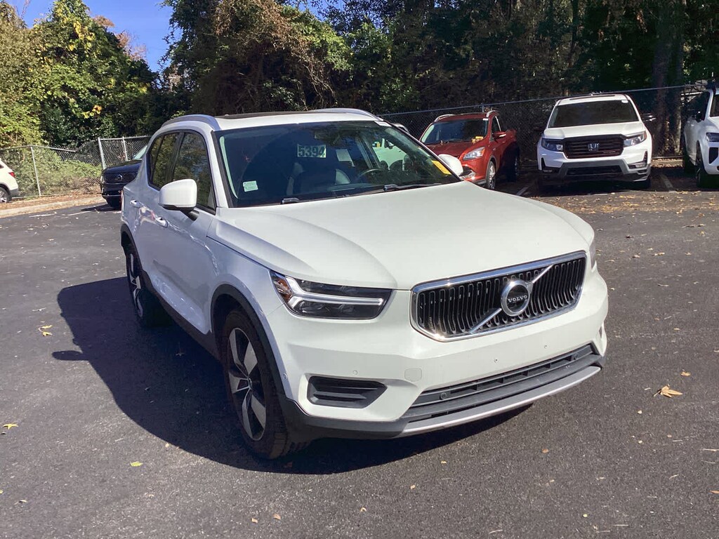 Used 2019 Volvo XC40 Momentum SUV