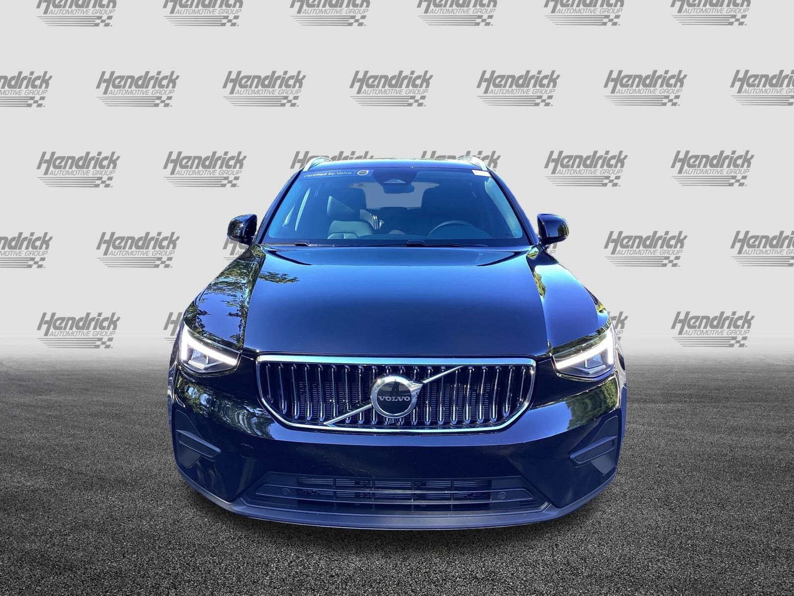 2025 Volvo XC40 Core photo 3