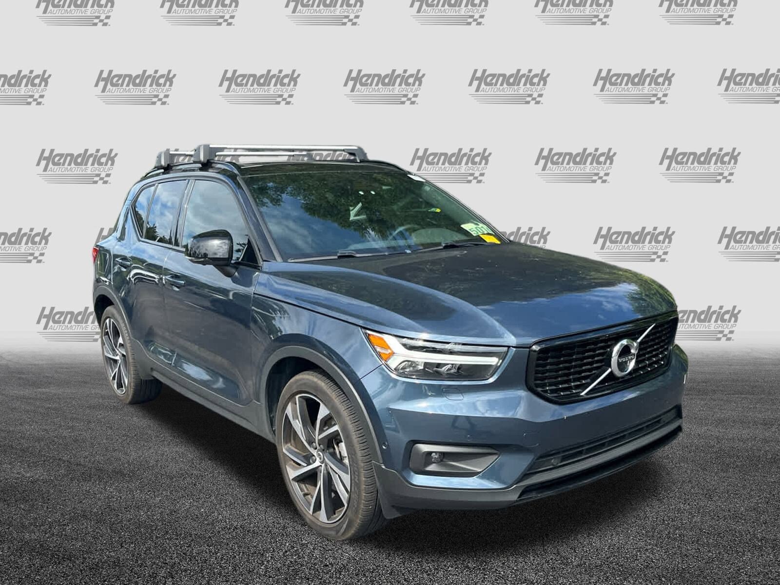 2022 Volvo XC40 R-Design photo 3
