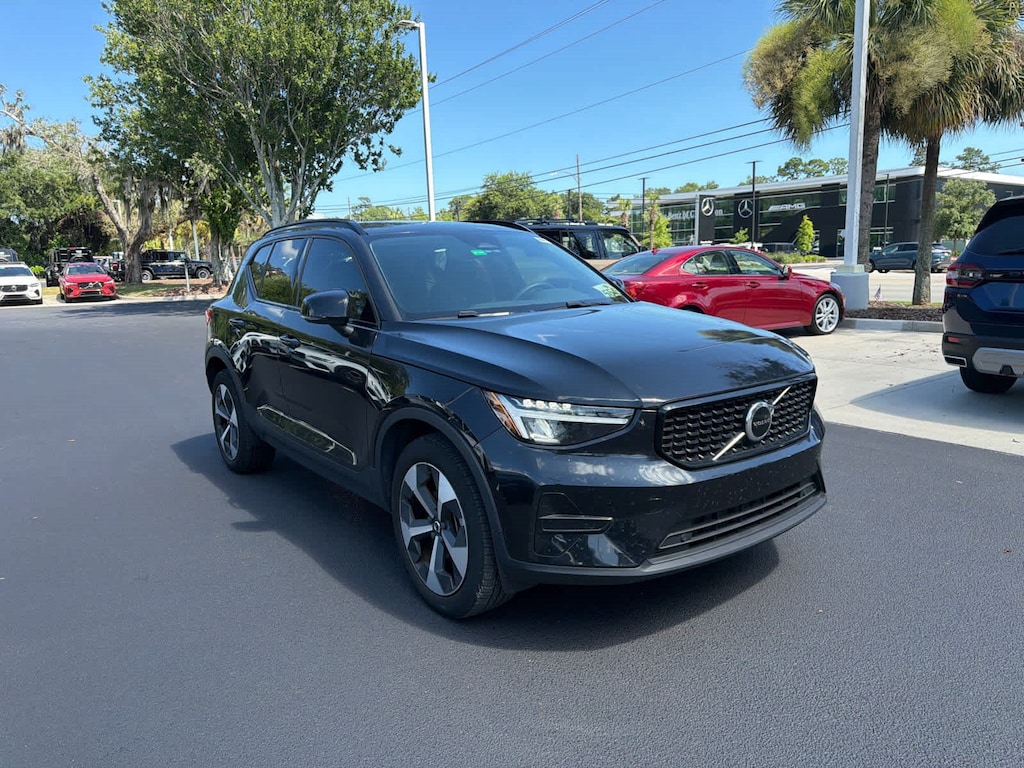 Used 2024 Volvo XC40 Core Dark Theme SUV